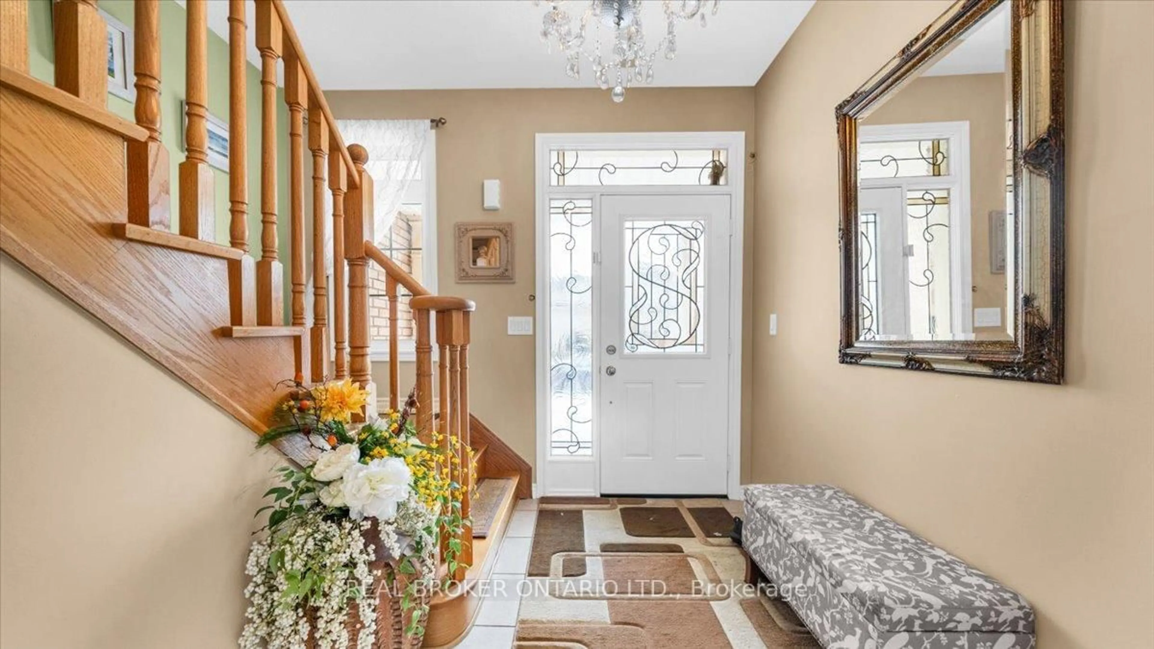 Indoor entryway for 636 Serafini Cres, Milton Ontario L9T 7P1