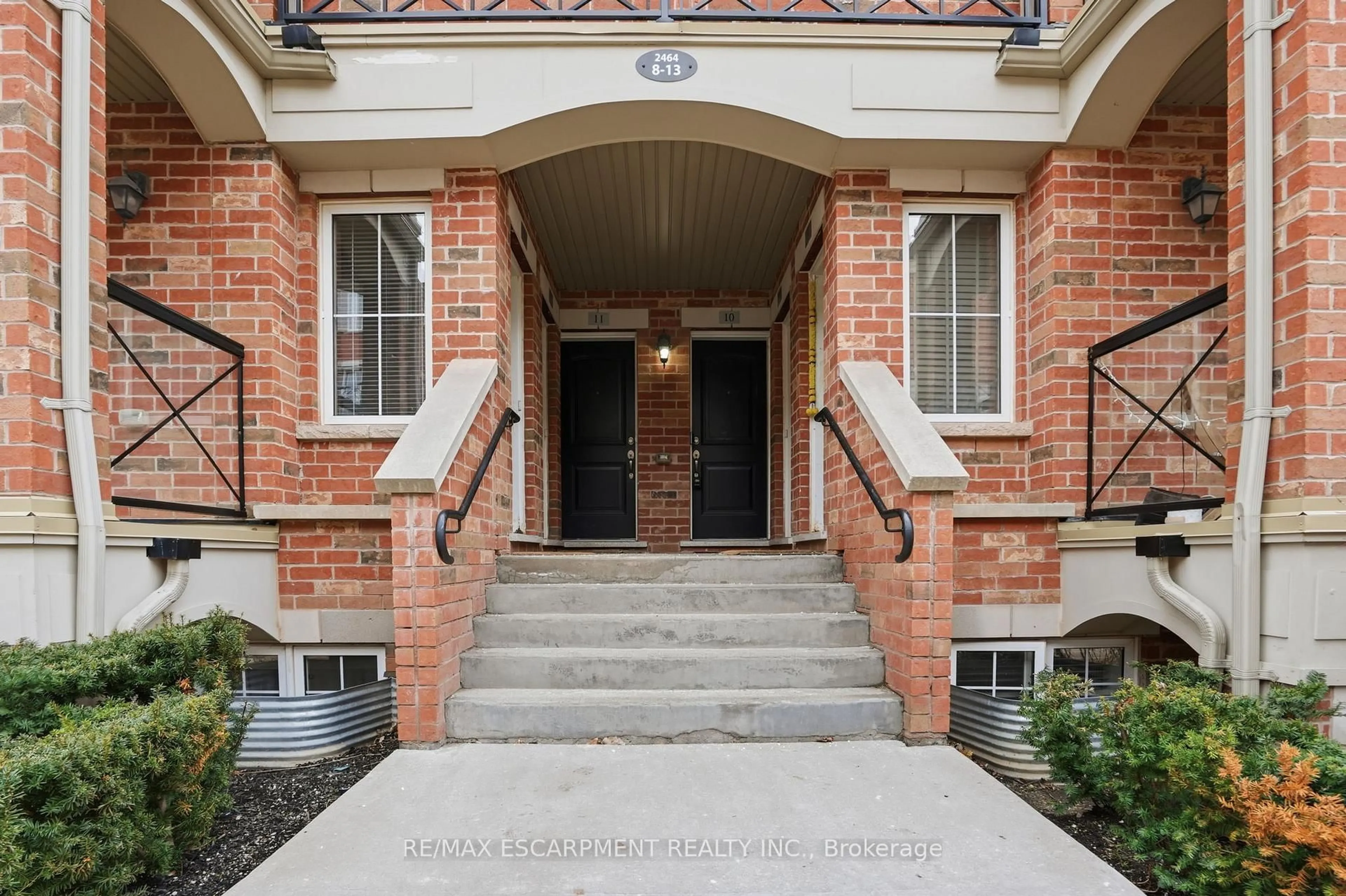 Indoor entryway for 2464 Post Rd #13, Oakville Ontario L6H 0J2