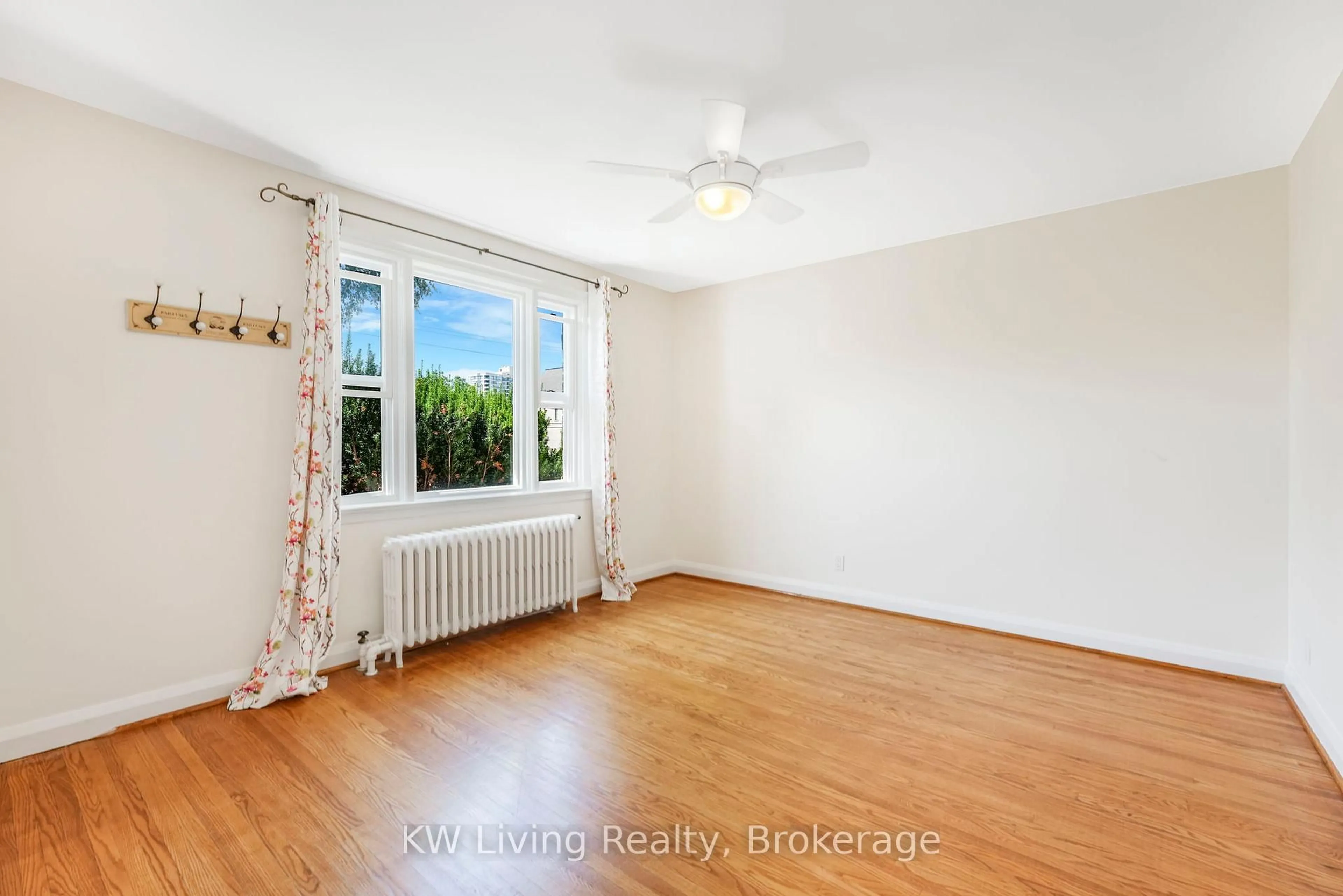 A pic of a room for 2463 Camilla Rd, Mississauga Ontario L5A 2K4