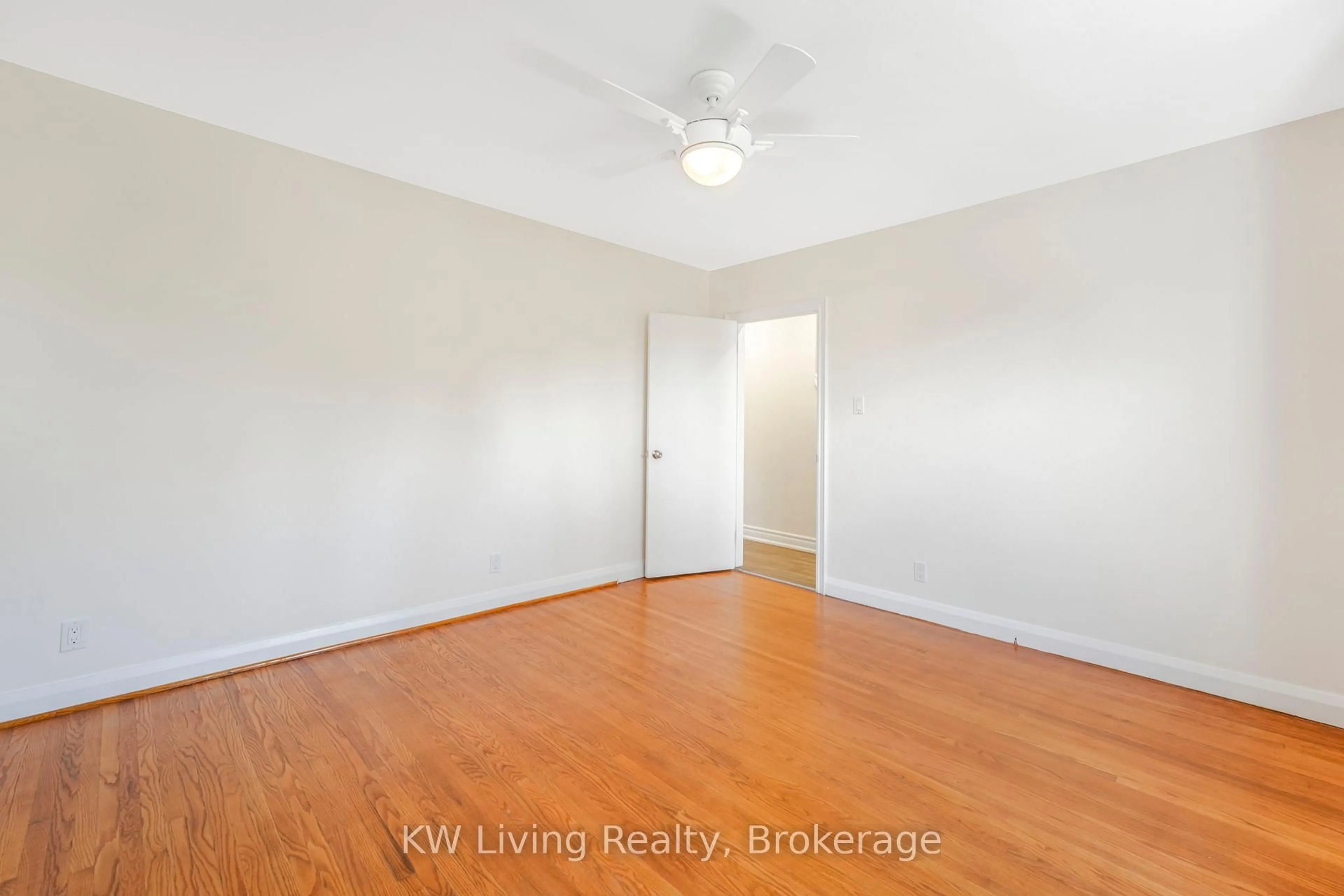 A pic of a room for 2463 Camilla Rd, Mississauga Ontario L5A 2K4