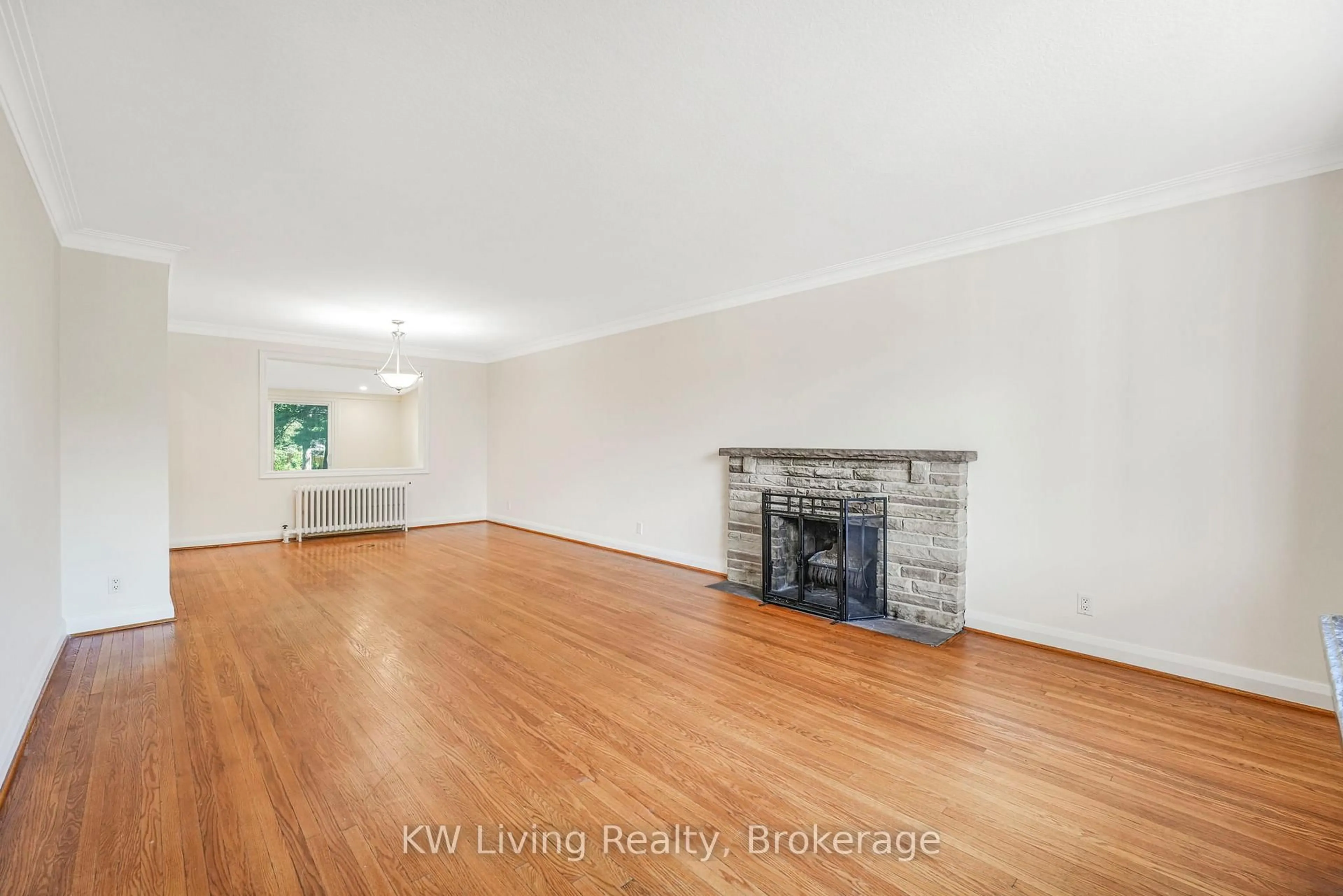 A pic of a room for 2463 Camilla Rd, Mississauga Ontario L5A 2K4