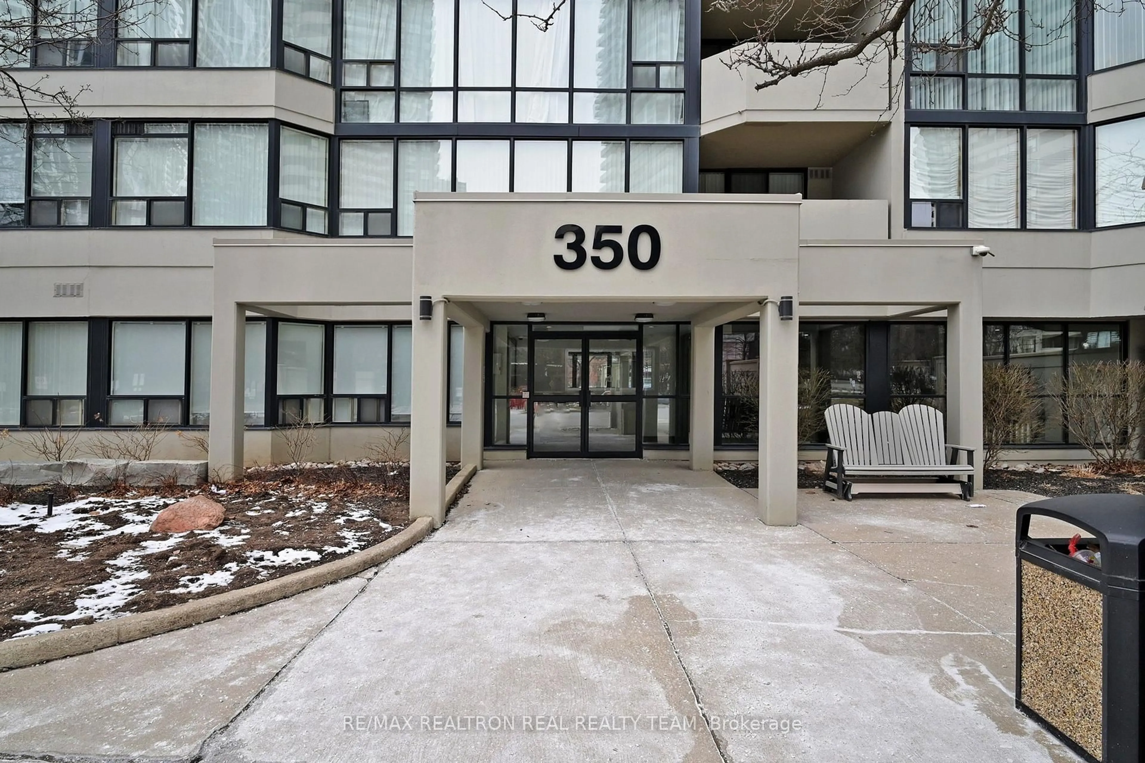 Indoor foyer for 350 Rathburn Rd #1905, Mississauga Ontario L5B 3Y2