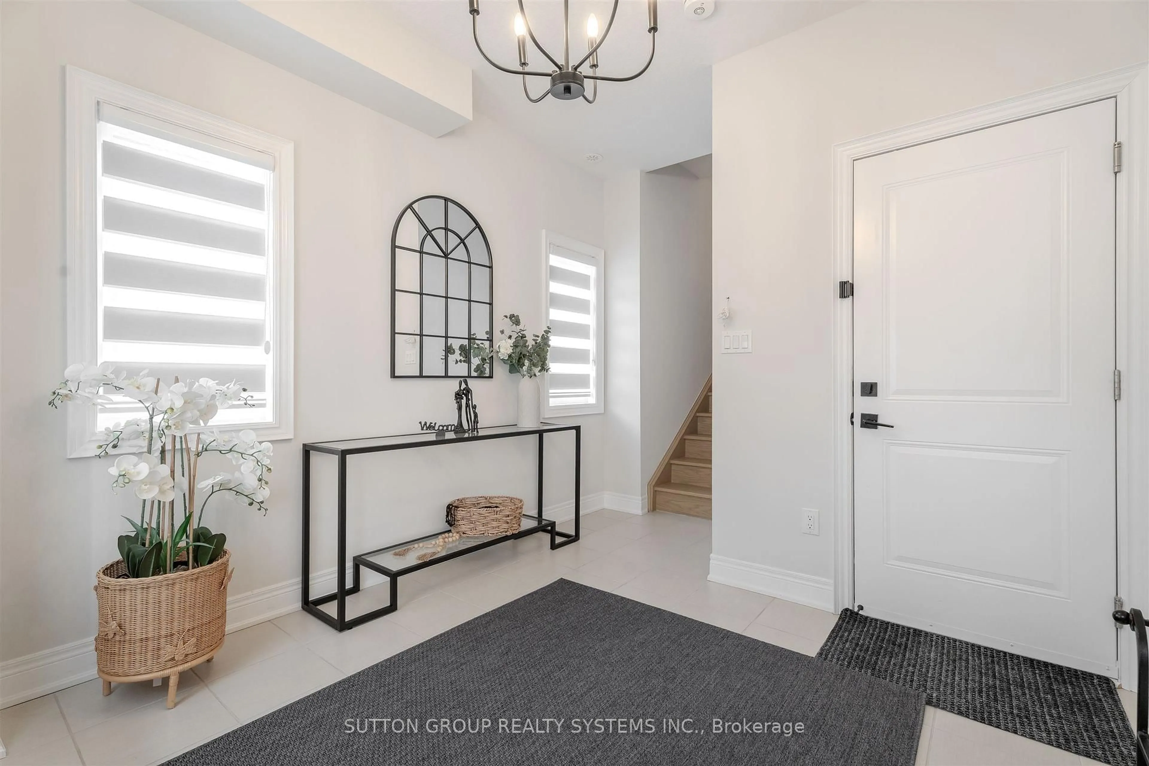 Indoor entryway for 2119 Lillykin St #8, Oakville Ontario L6H 8A5