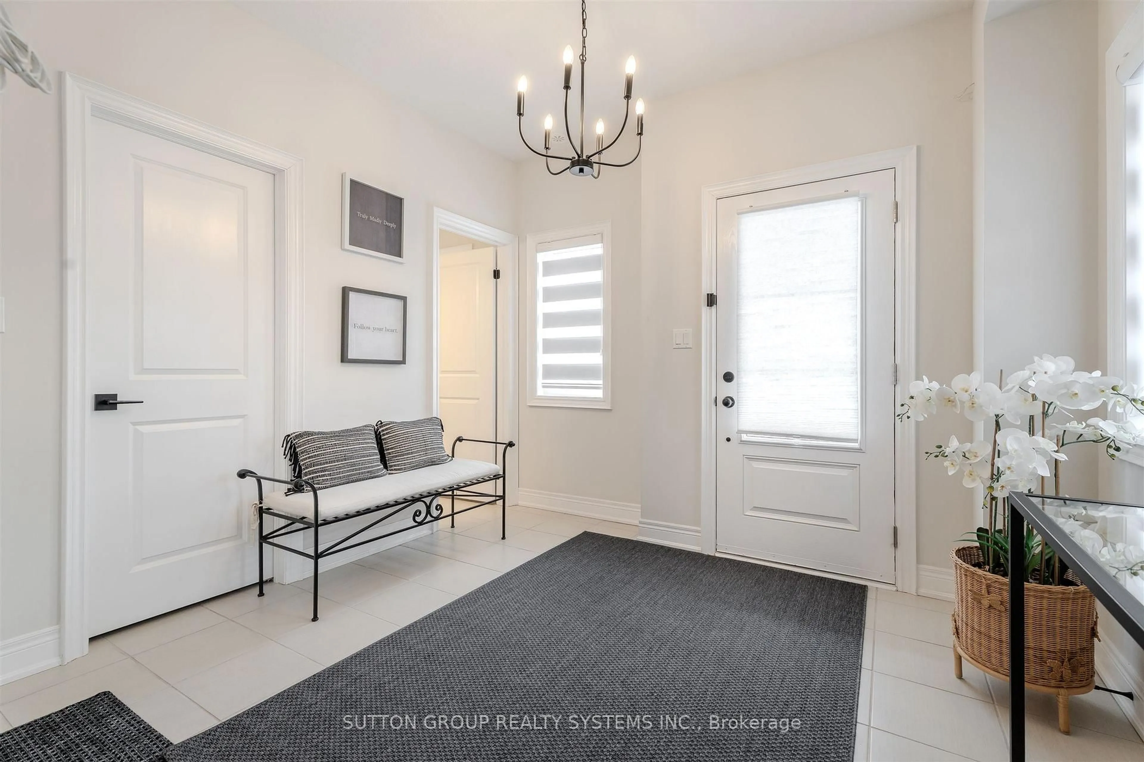 Indoor entryway for 2119 Lillykin St #8, Oakville Ontario L6H 8A5