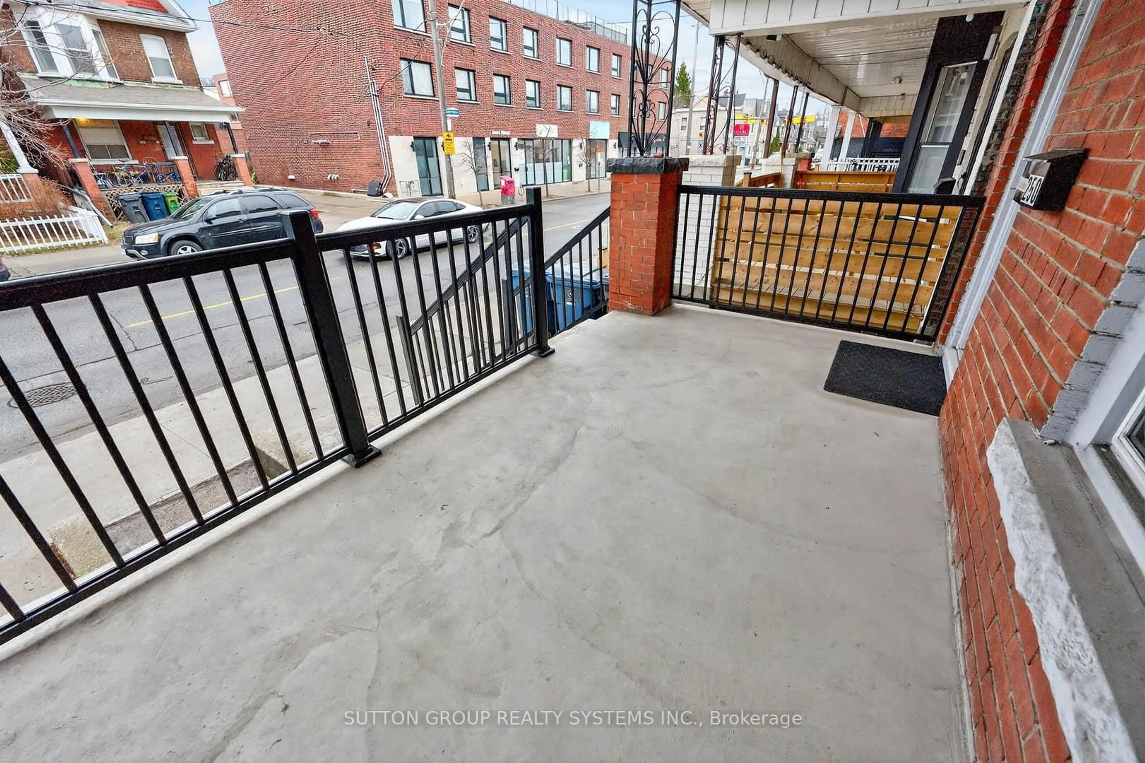 Patio, unknown for 250 Christie St, Toronto Ontario M6G 3B8