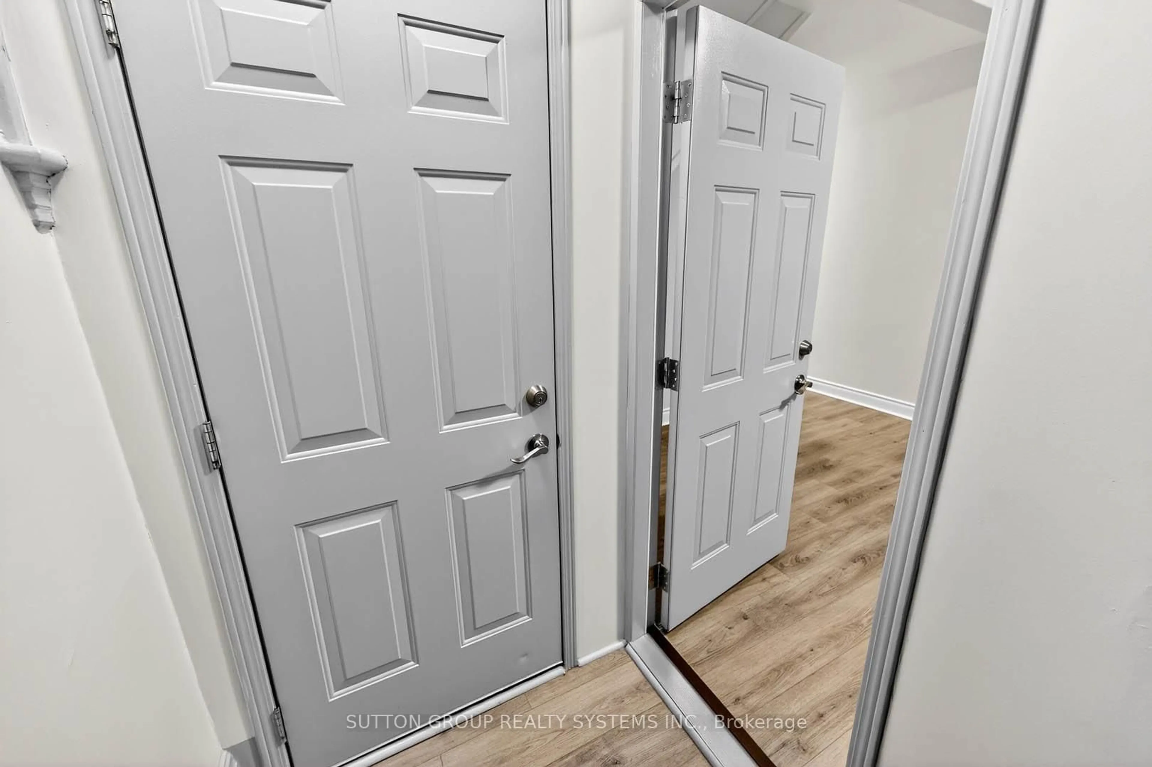 Indoor entryway for 250 Christie St, Toronto Ontario M6G 3B8