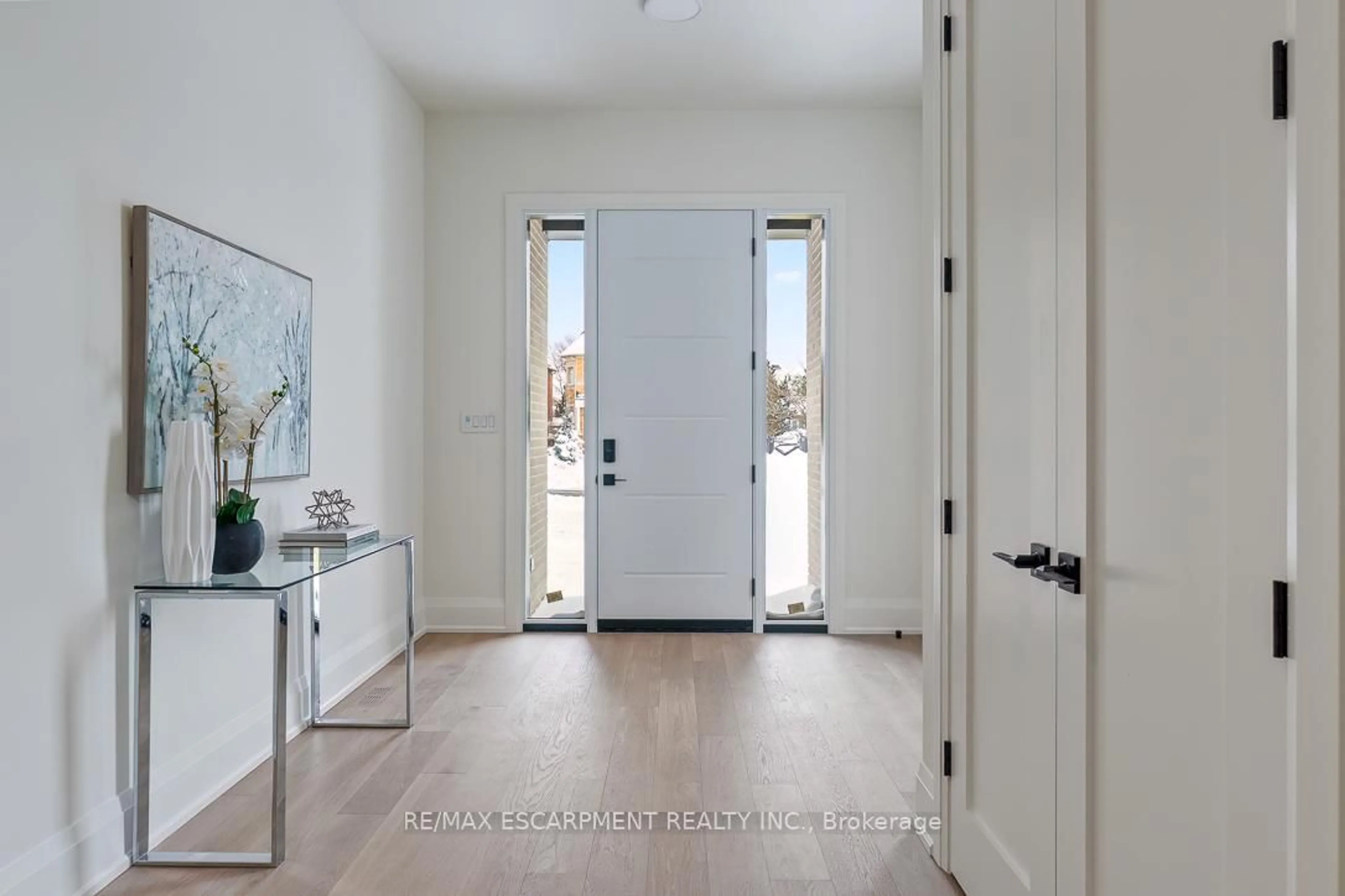 Indoor entryway for 2350 Eighth Line, Oakville Ontario L6H 7E6
