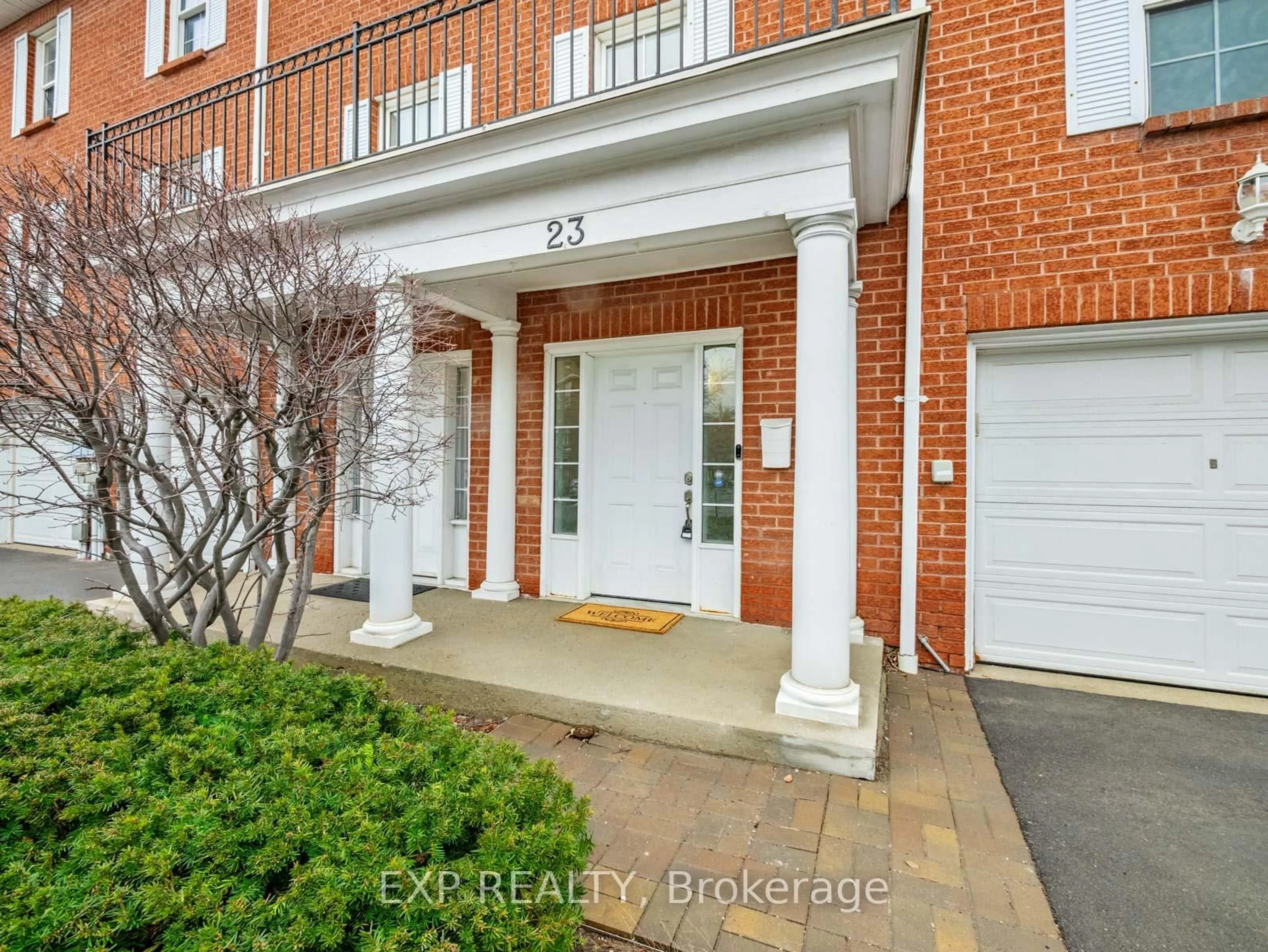 Indoor entryway for 23 Stornwood Crt, Brampton Ontario L6W 4H6