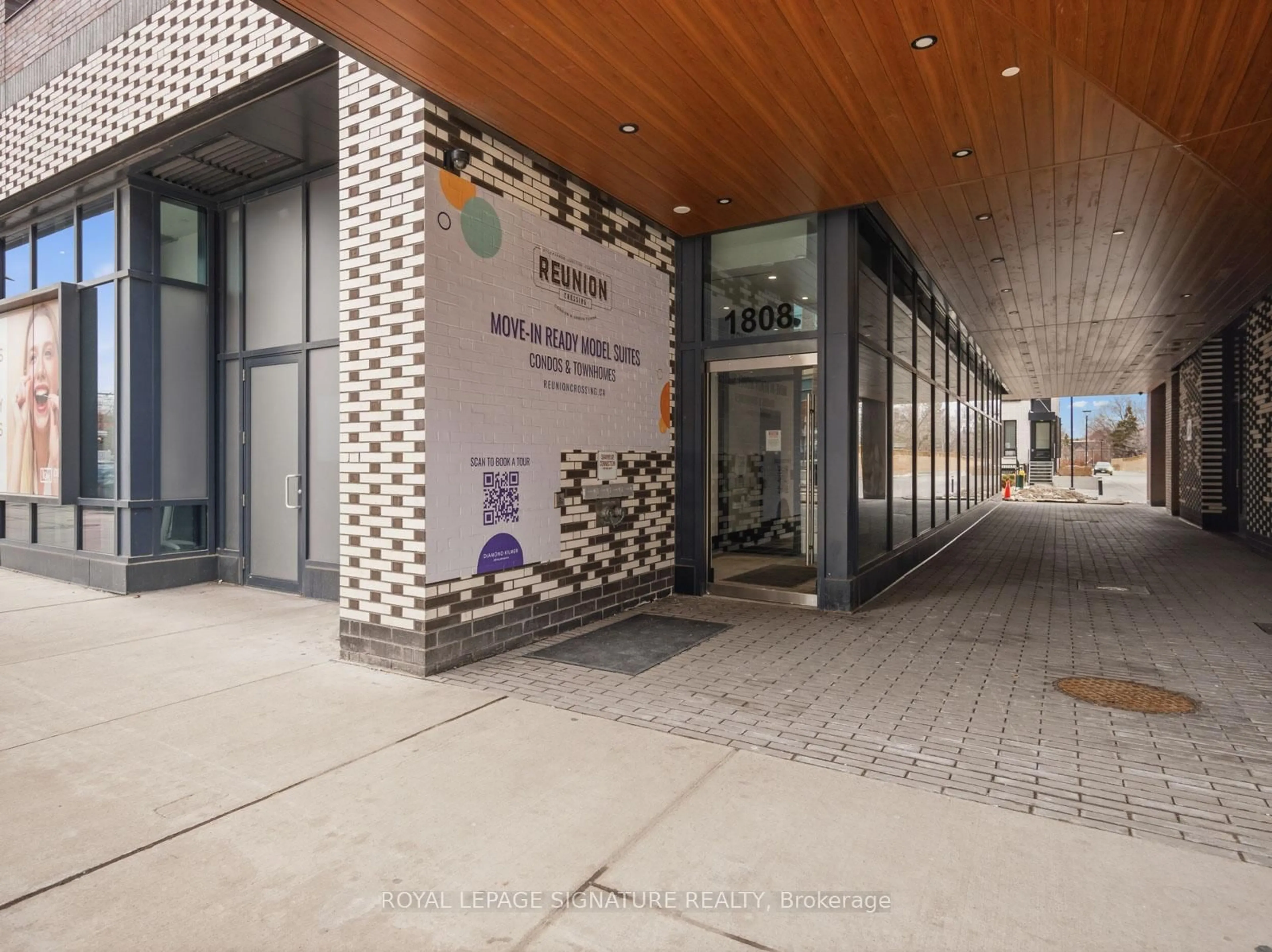 Indoor foyer for 1808 St Clair Ave, Toronto Ontario M6N 0C1