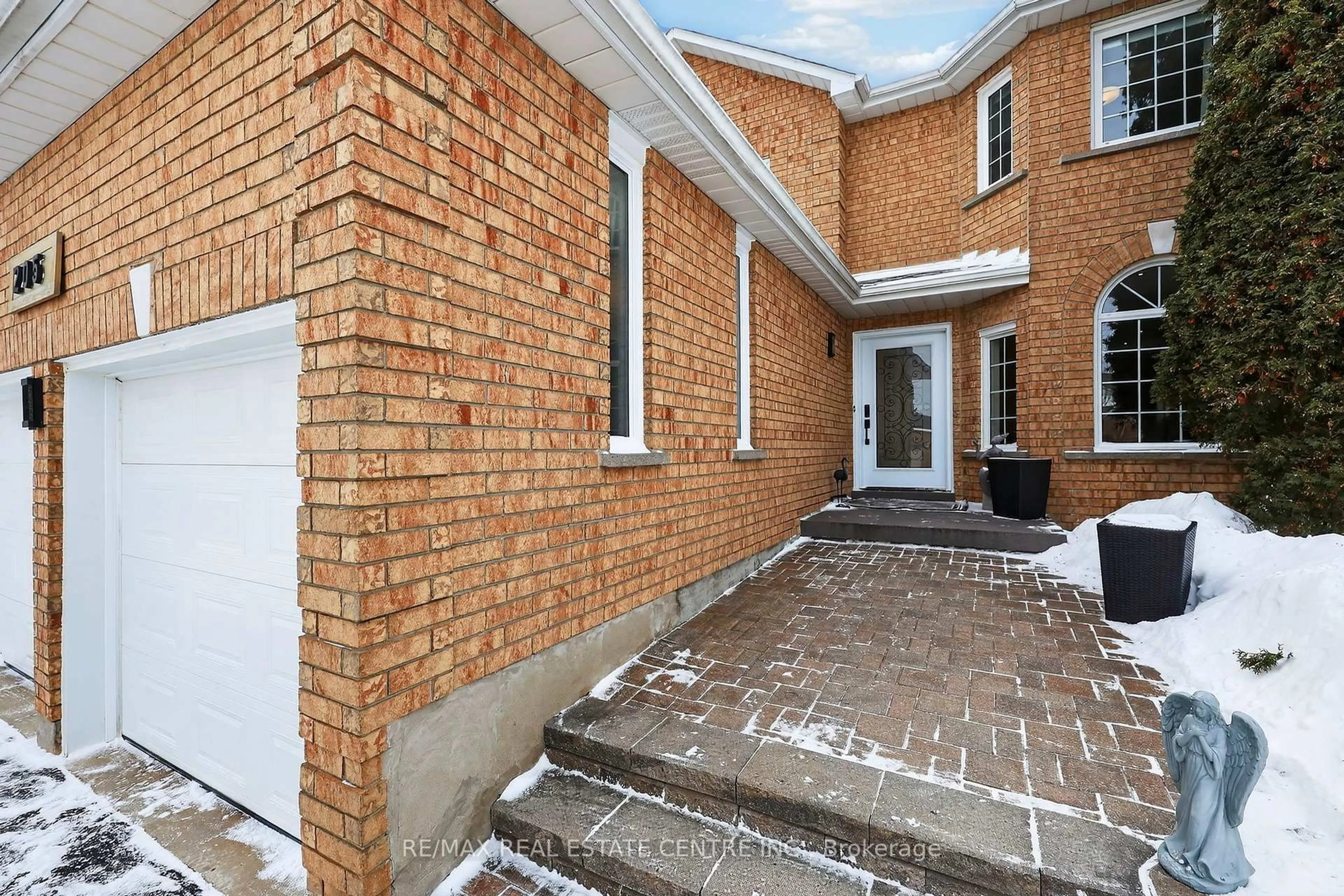 Home with brick exterior material, street for 205 Walsh Cres, Orangeville Ontario L9W 4T2