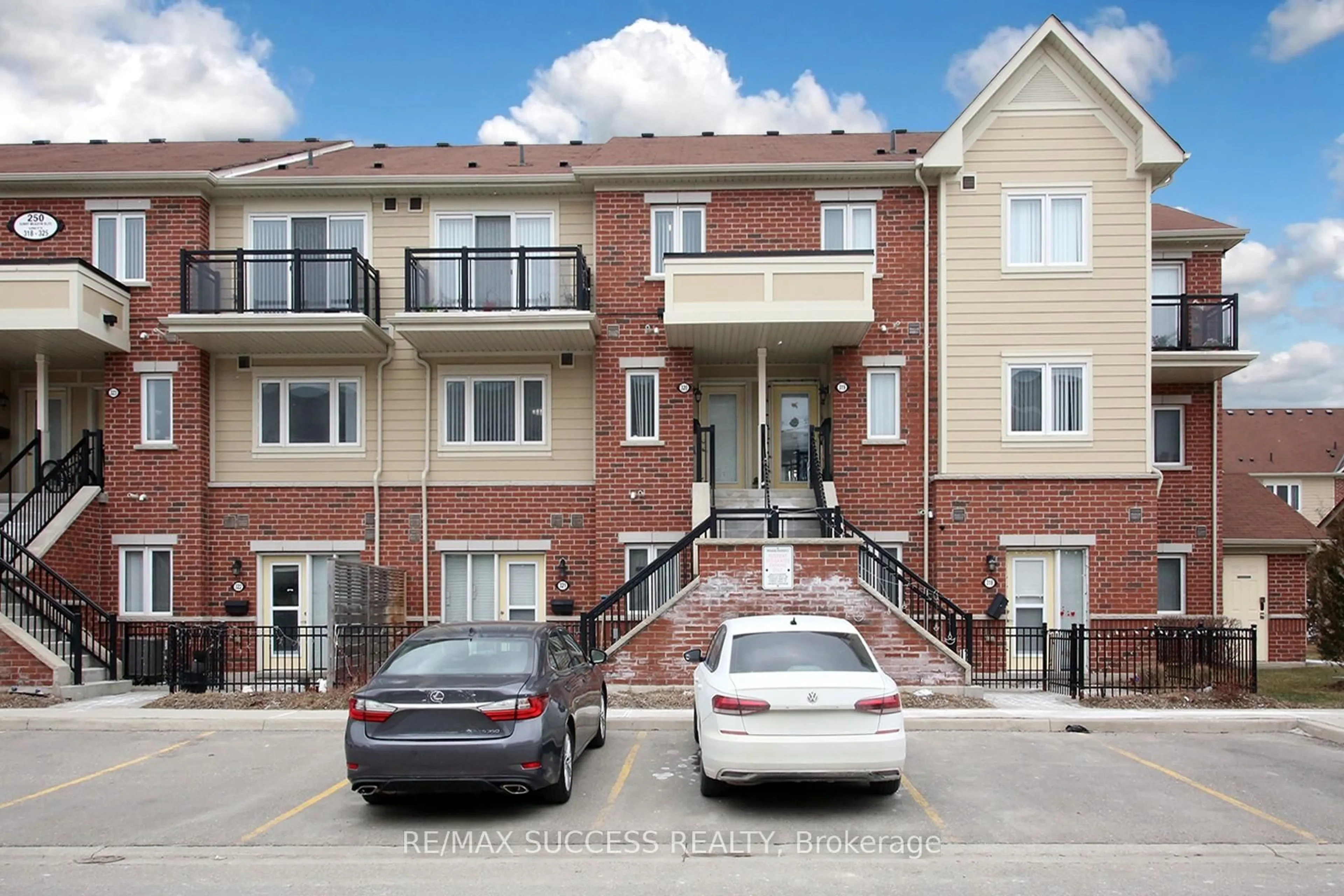Unknown for 250 Sunny Meadow Blvd #320, Brampton Ontario L6R 3Y7