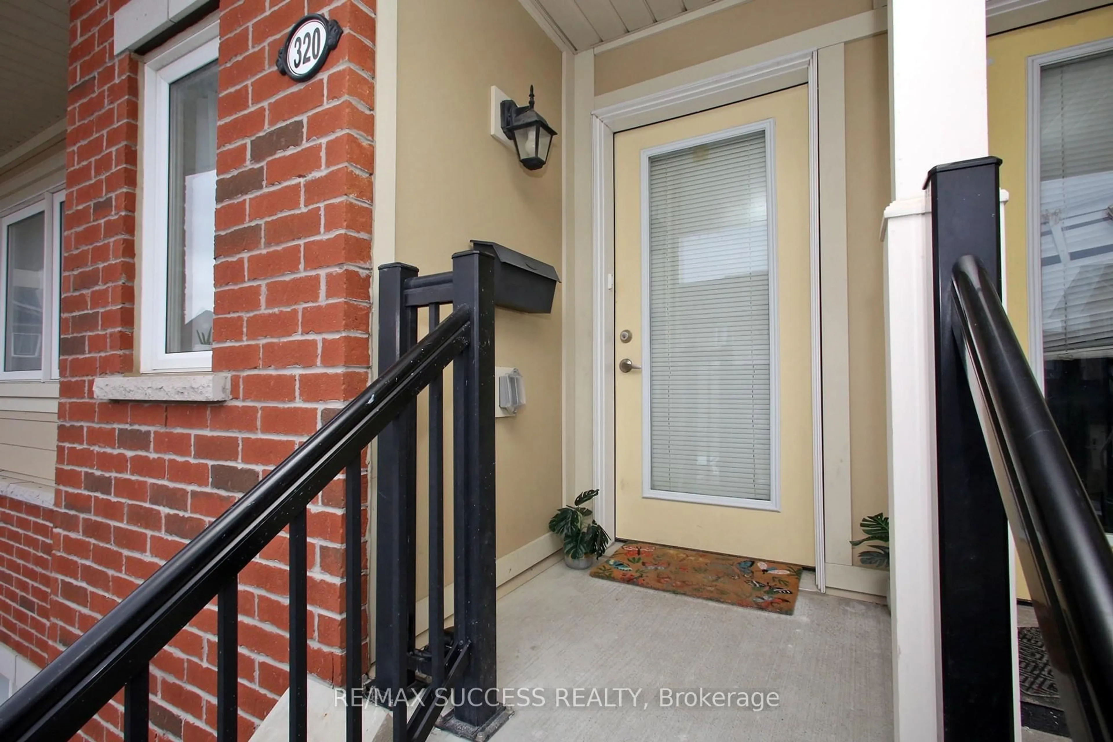 Indoor entryway for 250 Sunny Meadow Blvd #320, Brampton Ontario L6R 3Y7