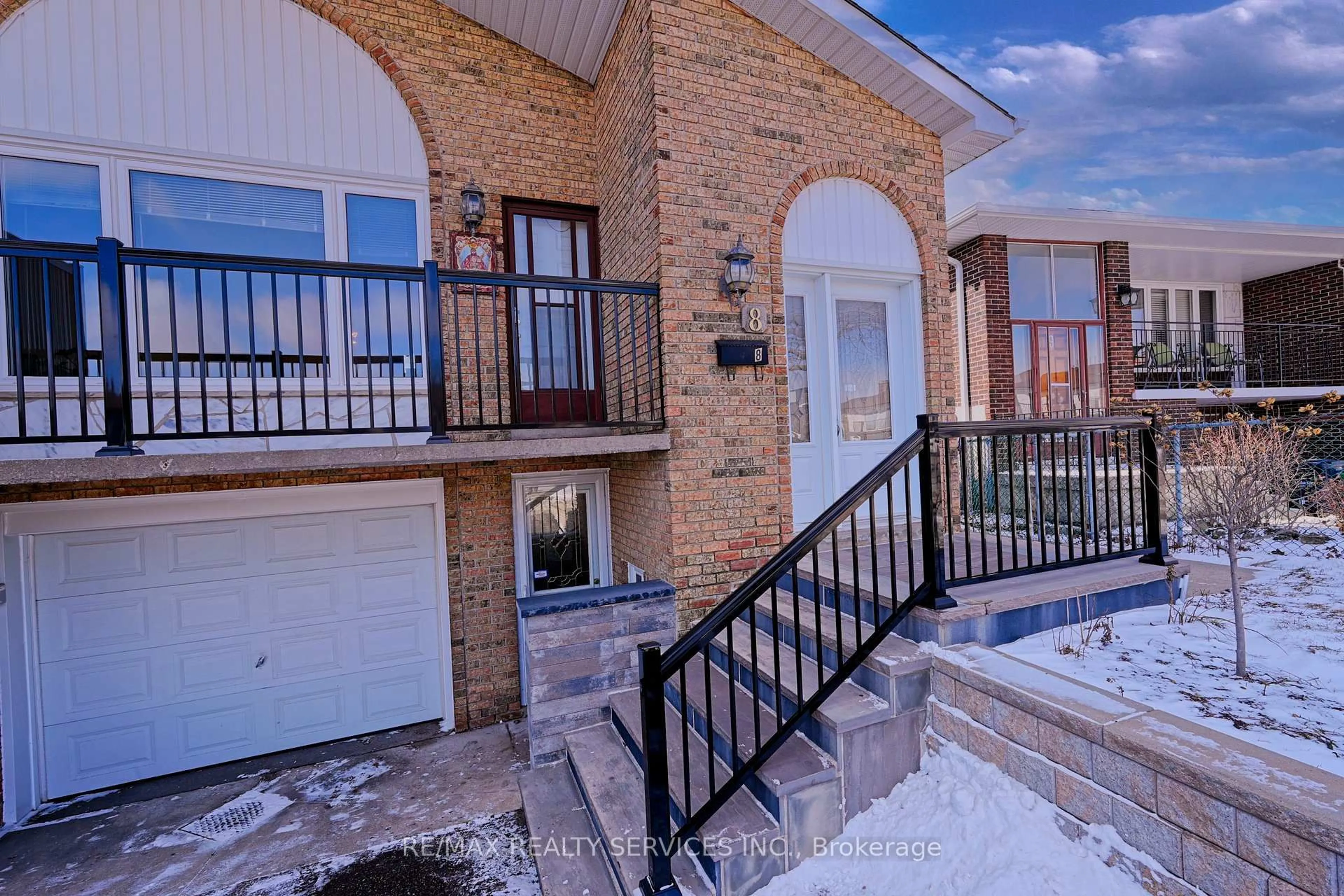 Unknown for 8 Cheryl Crt, Brampton Ontario L6V 3C2