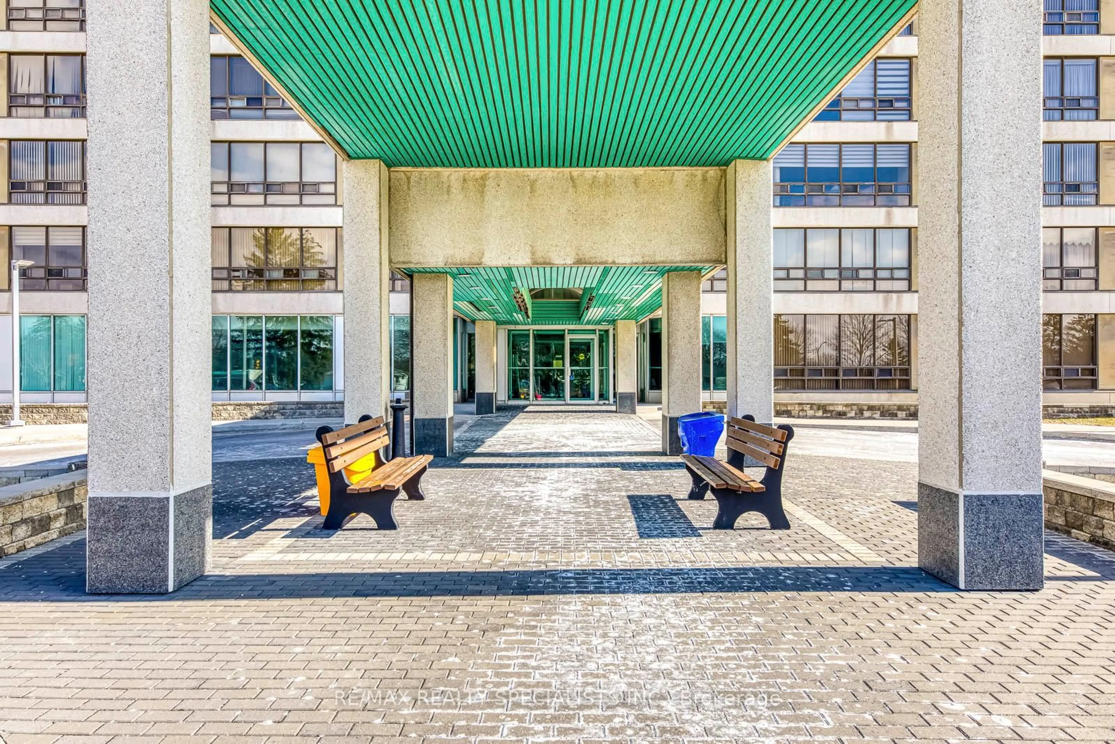 Lobby for 320 Mill St #1111, Brampton Ontario L6Y 3V2