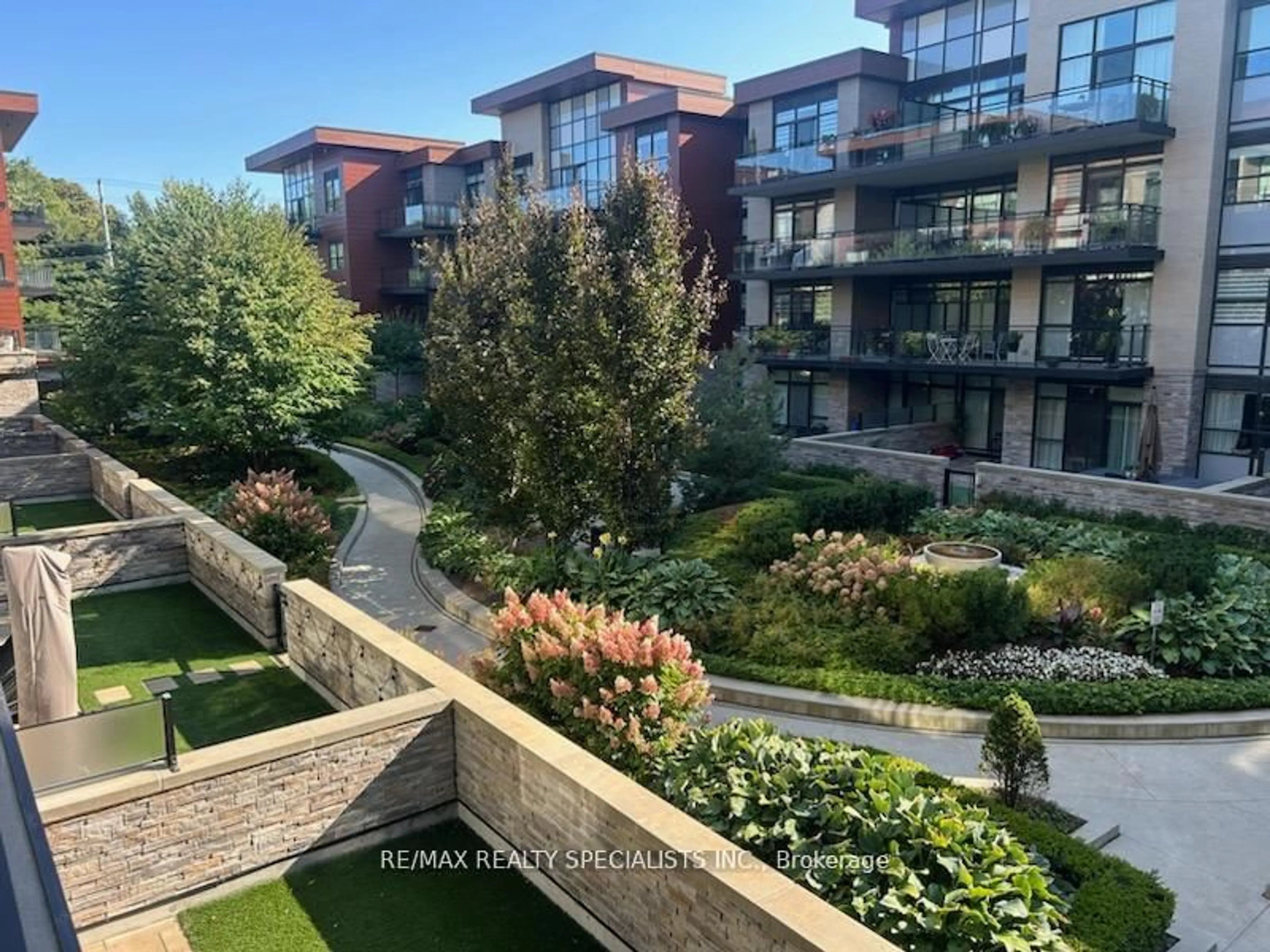 A pic from outside/outdoor area/front of a property/back of a property/a pic from drone, unknown for 1575 Lakeshore Rd #258, Mississauga Ontario L5J 0B1