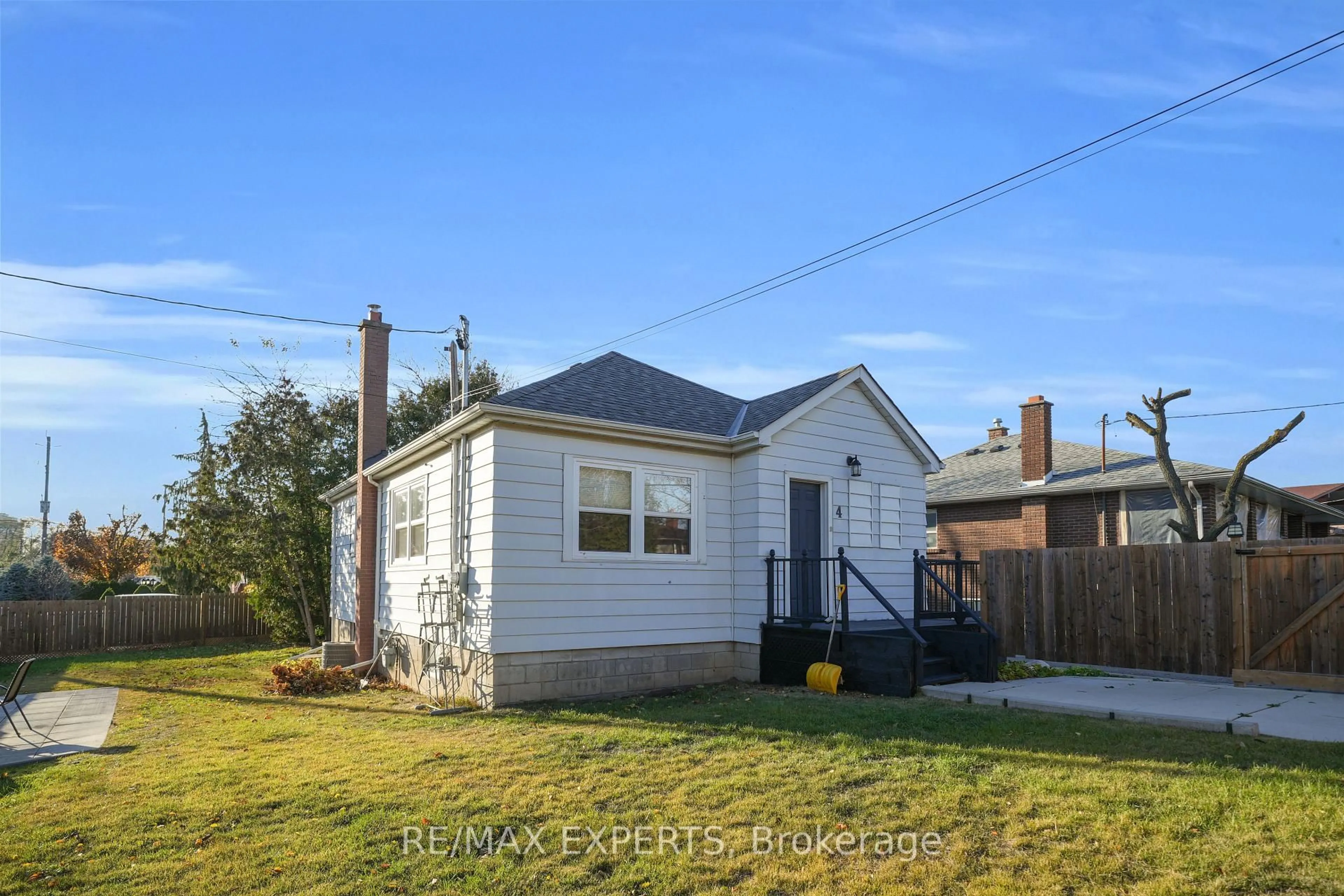 A pic from outside/outdoor area/front of a property/back of a property/a pic from drone, street for 4 Larchmere Ave, Toronto Ontario M9L 2N1