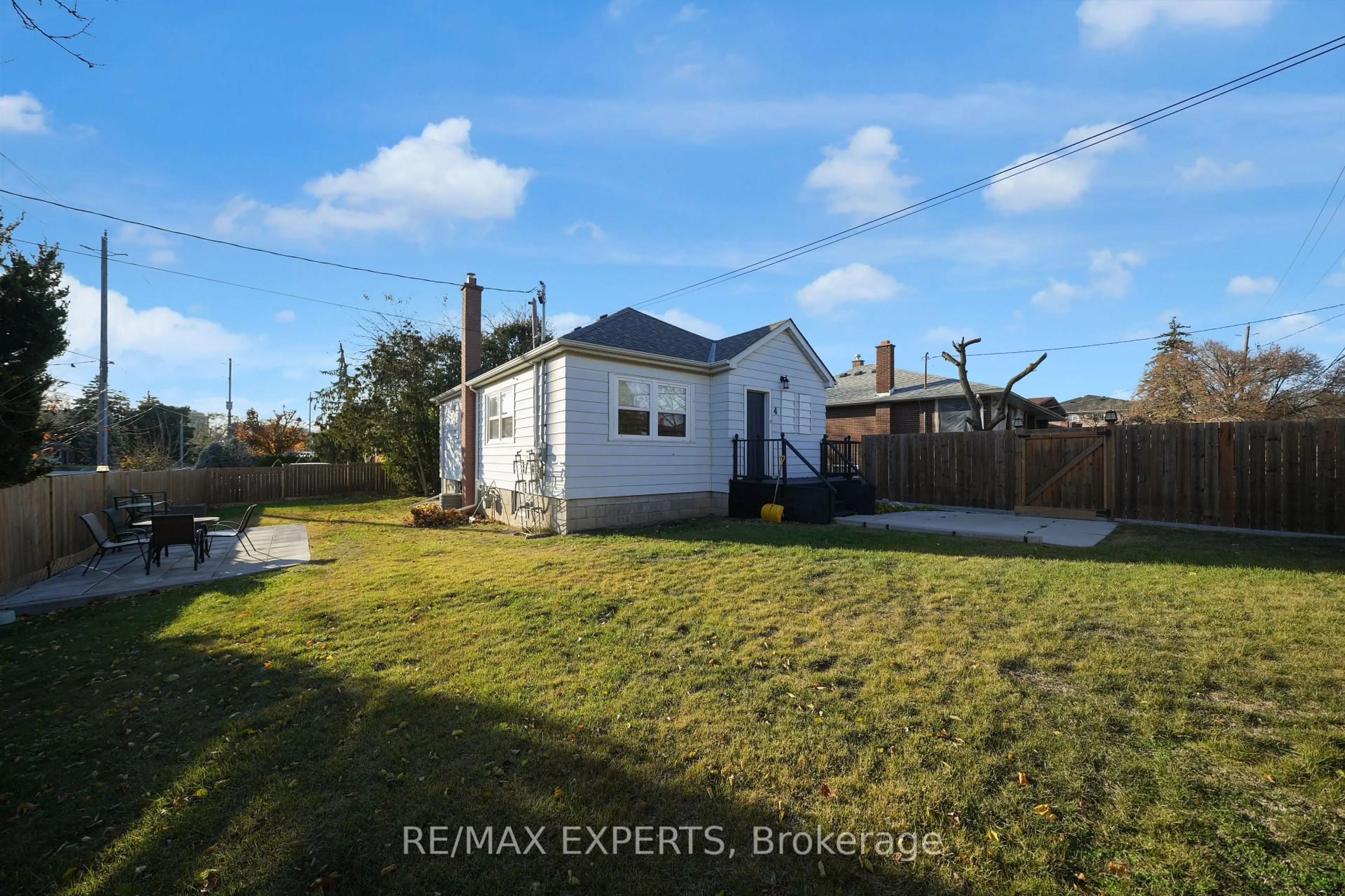 A pic from outside/outdoor area/front of a property/back of a property/a pic from drone, street for 4 Larchmere Ave, Toronto Ontario M9L 2N1