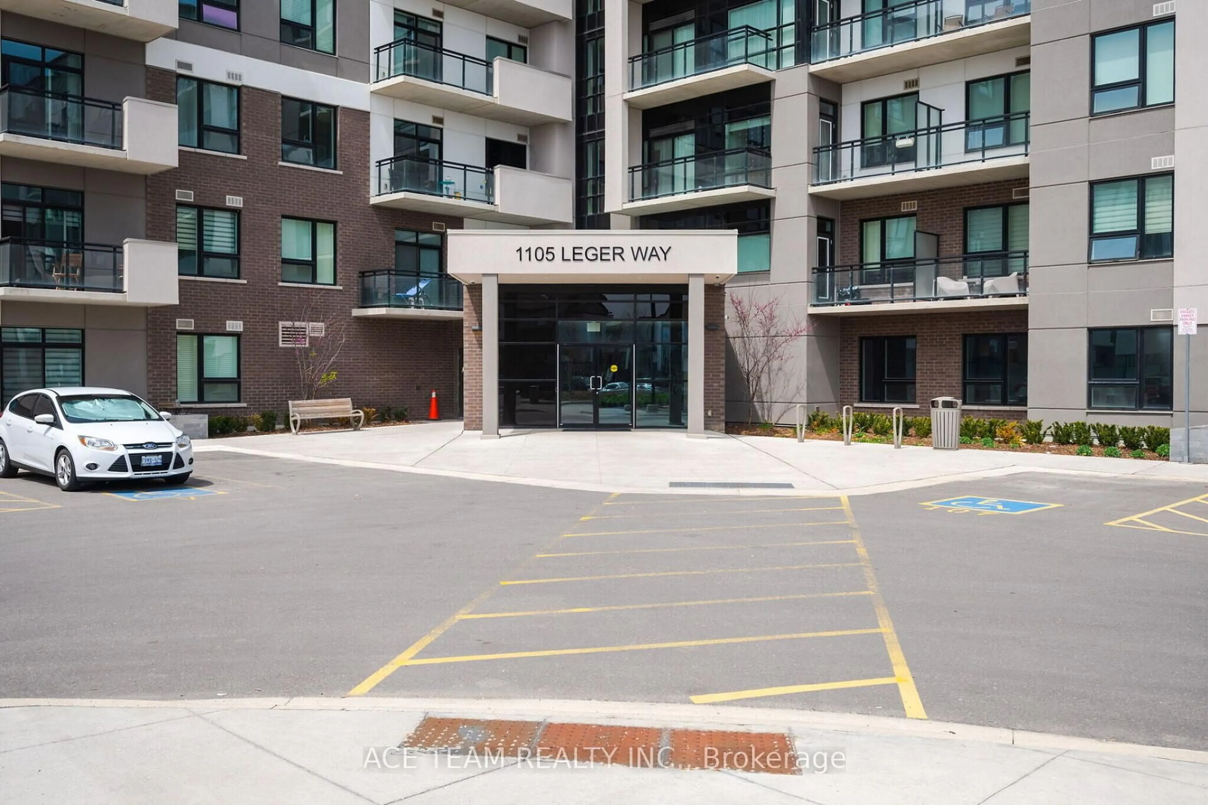Indoor foyer for 1105 Leger Way #133, Milton Ontario L9E 1K7