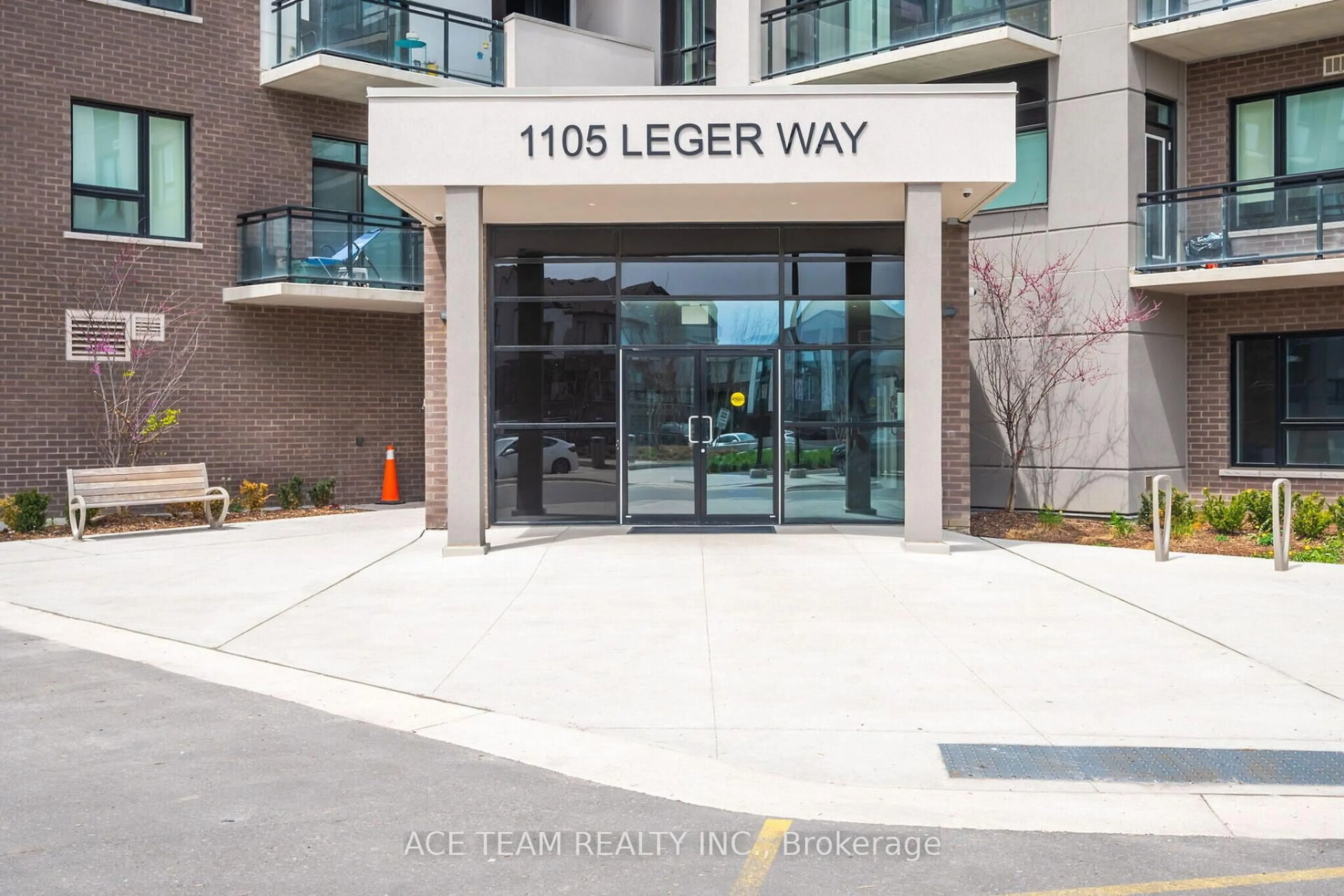 Indoor foyer for 1105 Leger Way #133, Milton Ontario L9E 1K7