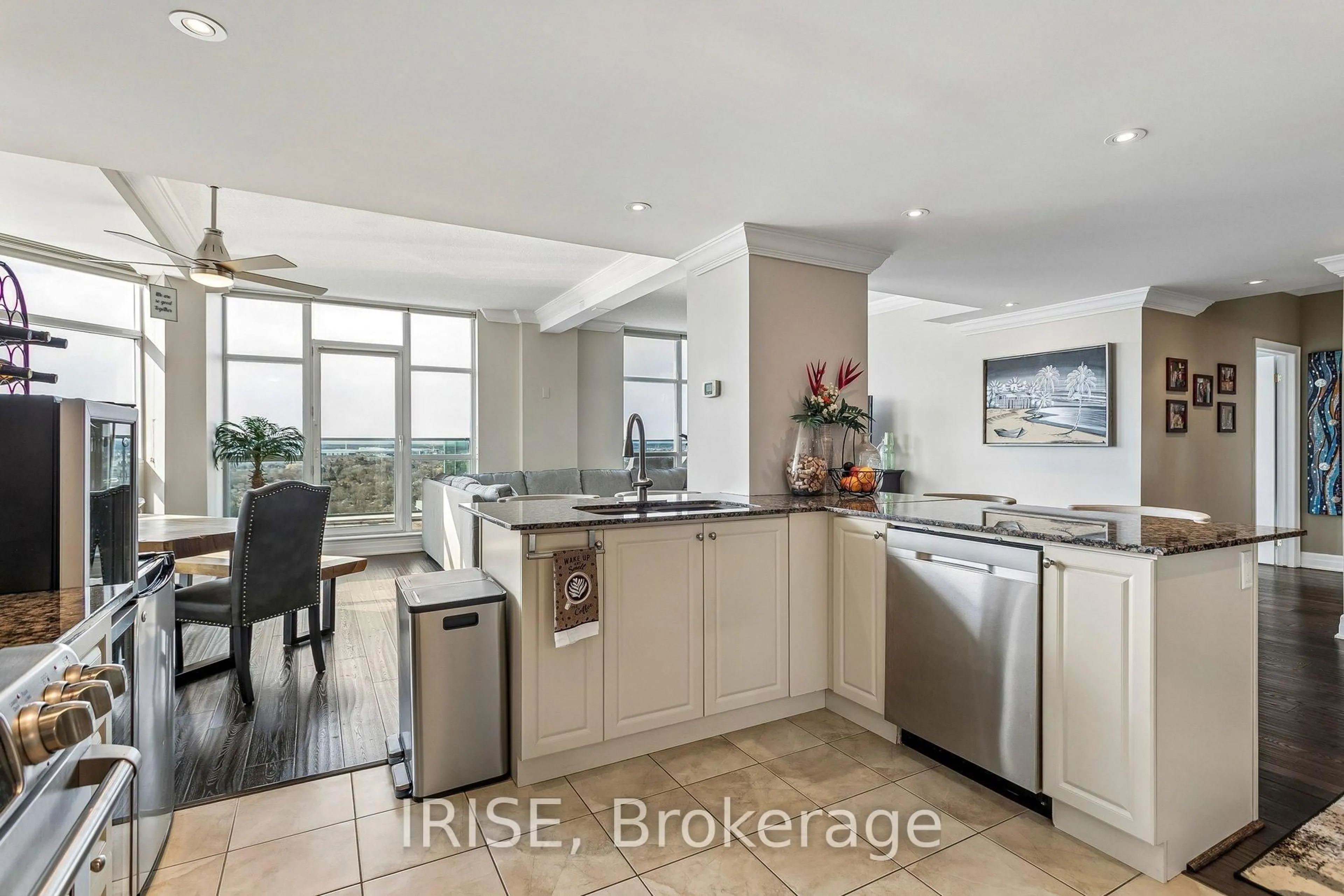 Open concept kitchen, ceramic/tile floor for 9 George St #PH01, Brampton Ontario L6Y 0T6