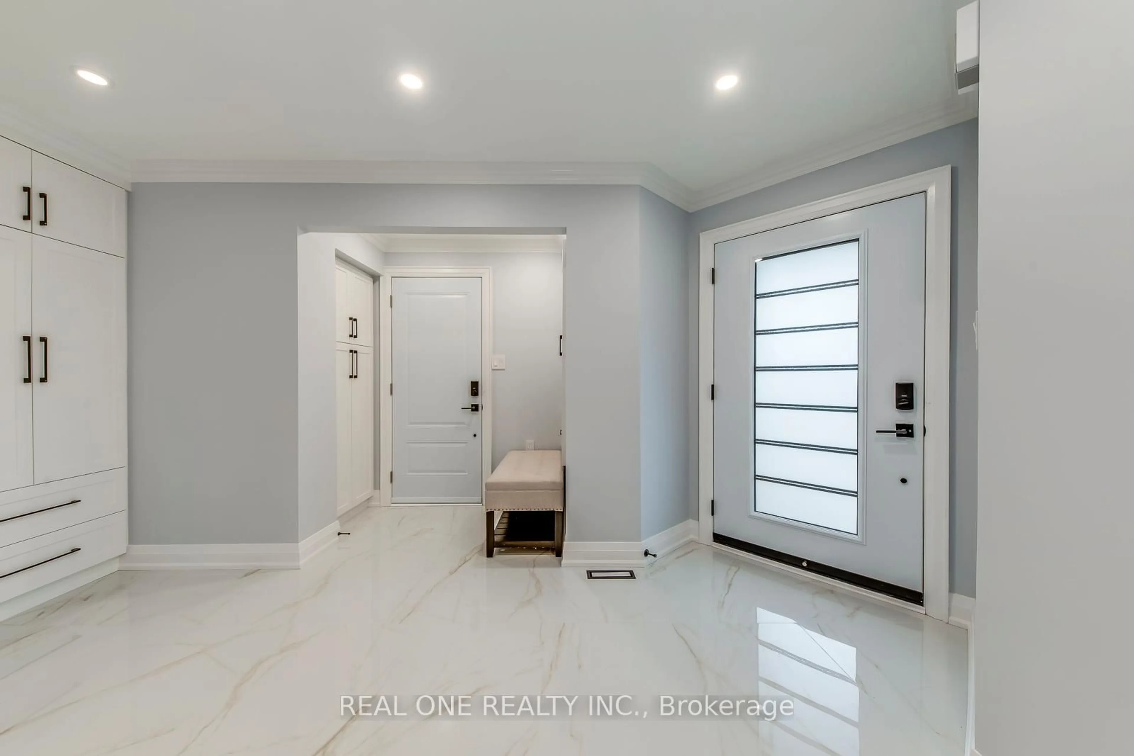 Indoor entryway for 6150 Duford Dr, Mississauga Ontario L5V 1A6