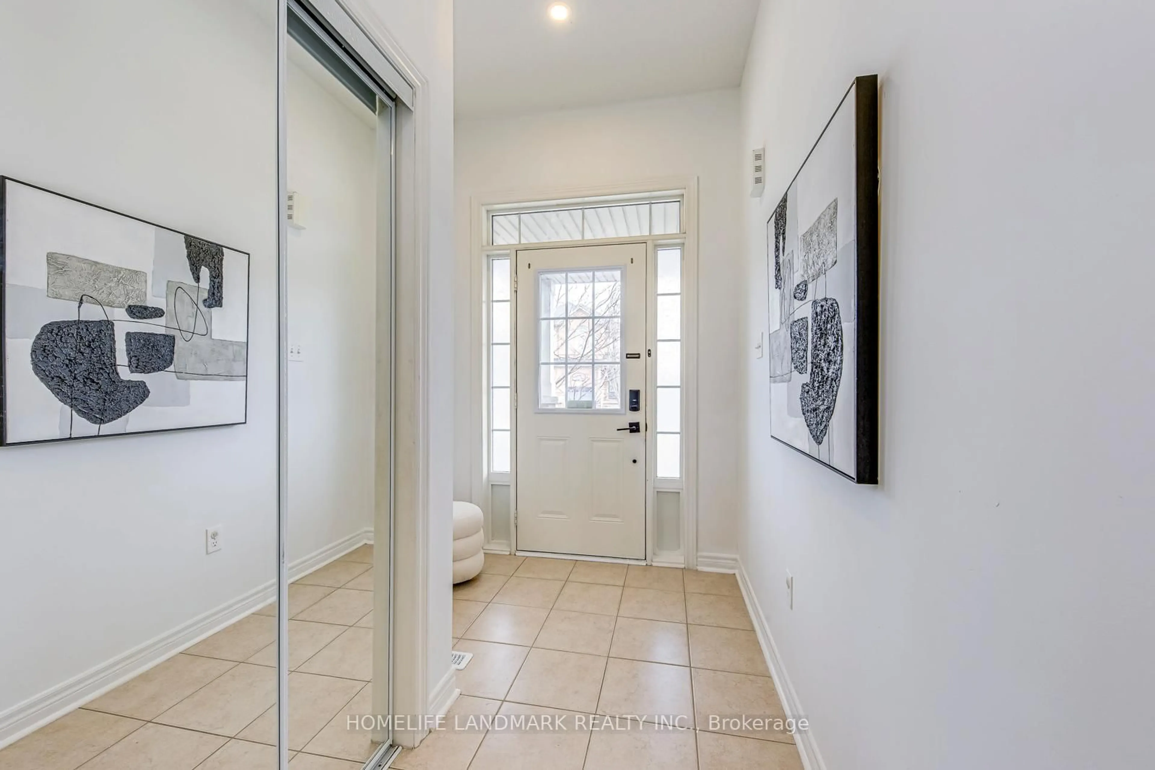 Indoor entryway for 4346 Trail Blazer Way, Mississauga Ontario L5R 0C3