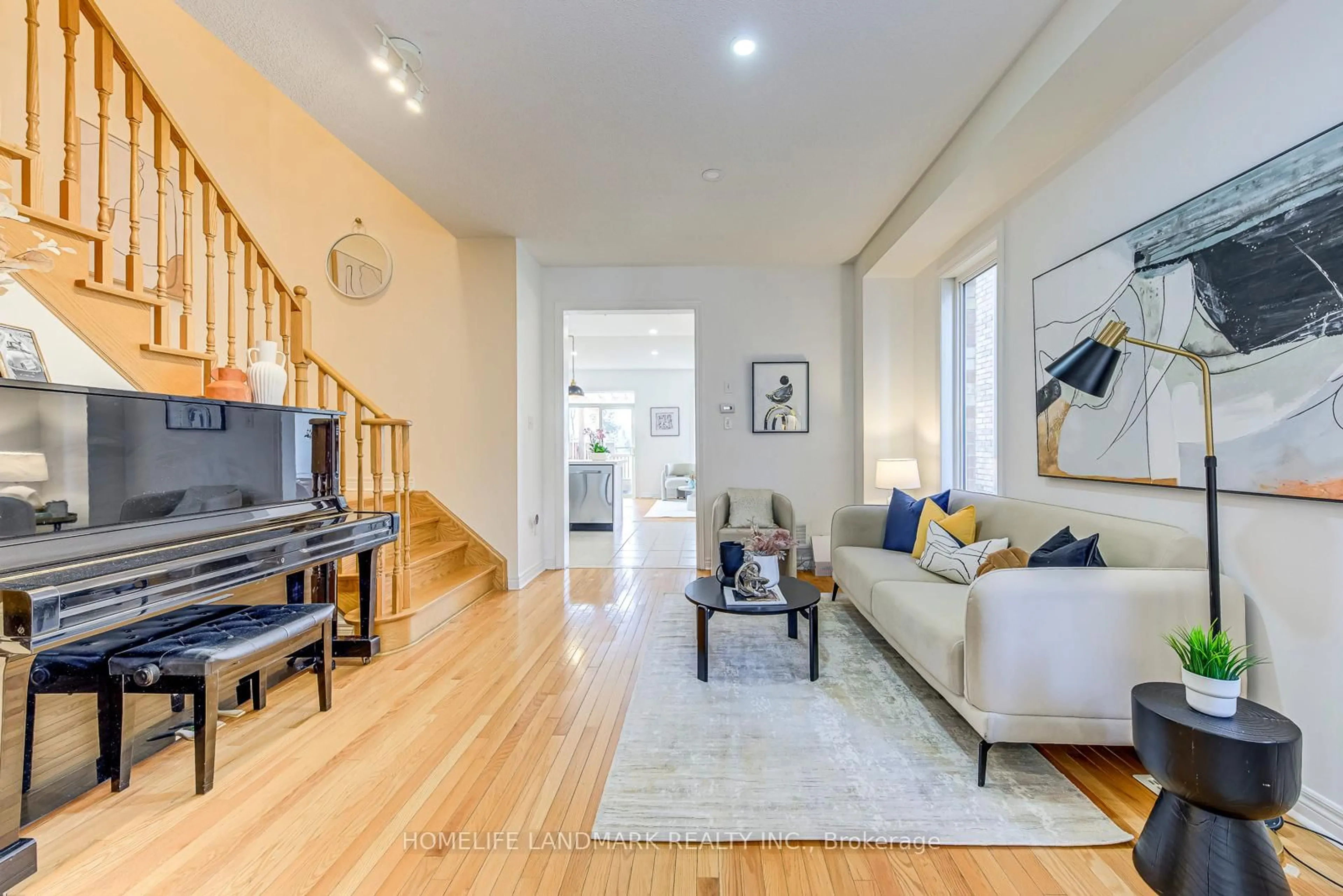 Living room with furniture, unknown for 4346 Trail Blazer Way, Mississauga Ontario L5R 0C3