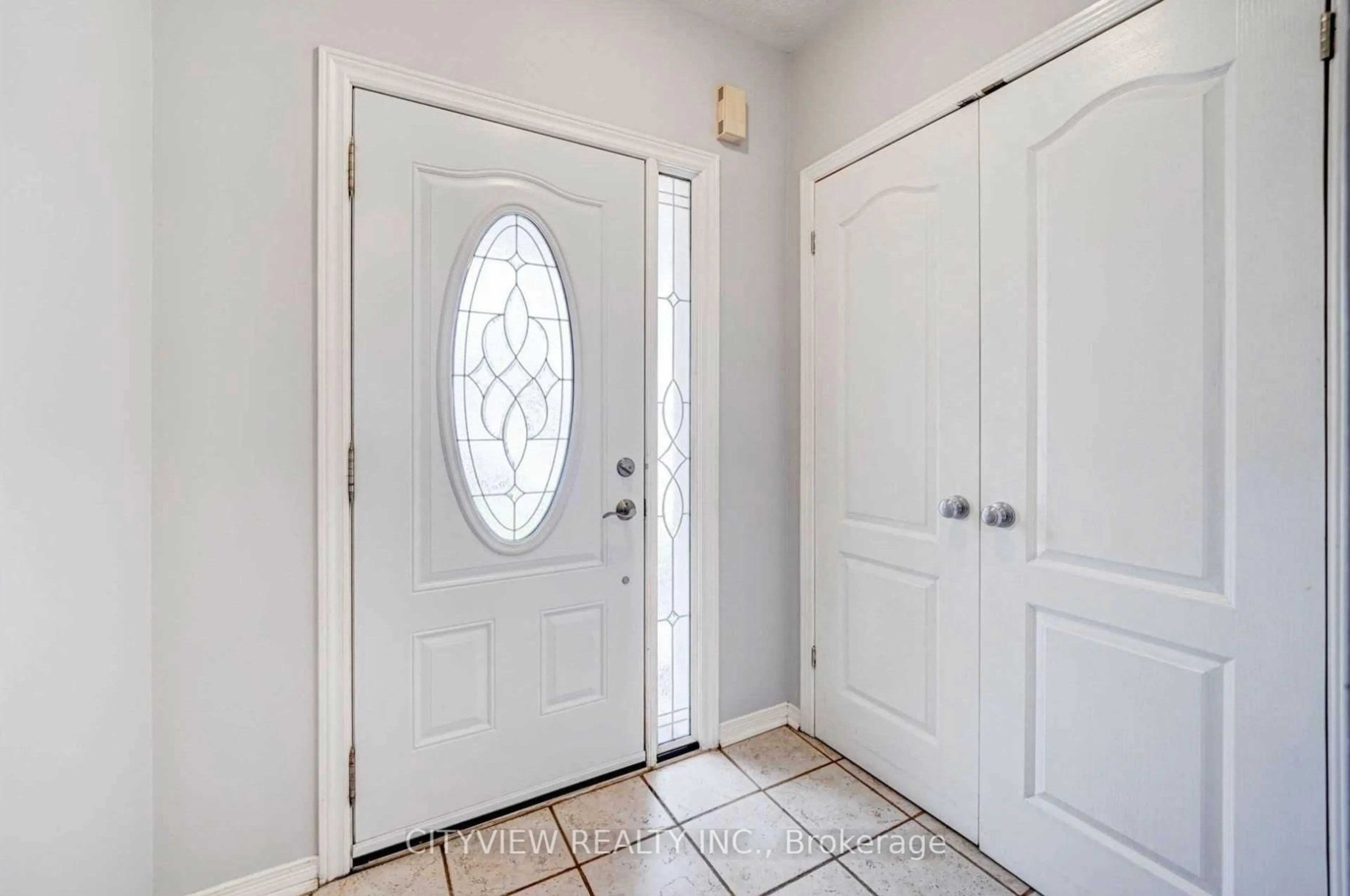 Indoor entryway for 2140 Oakpoint Rd, Oakville Ontario L6M 3N2