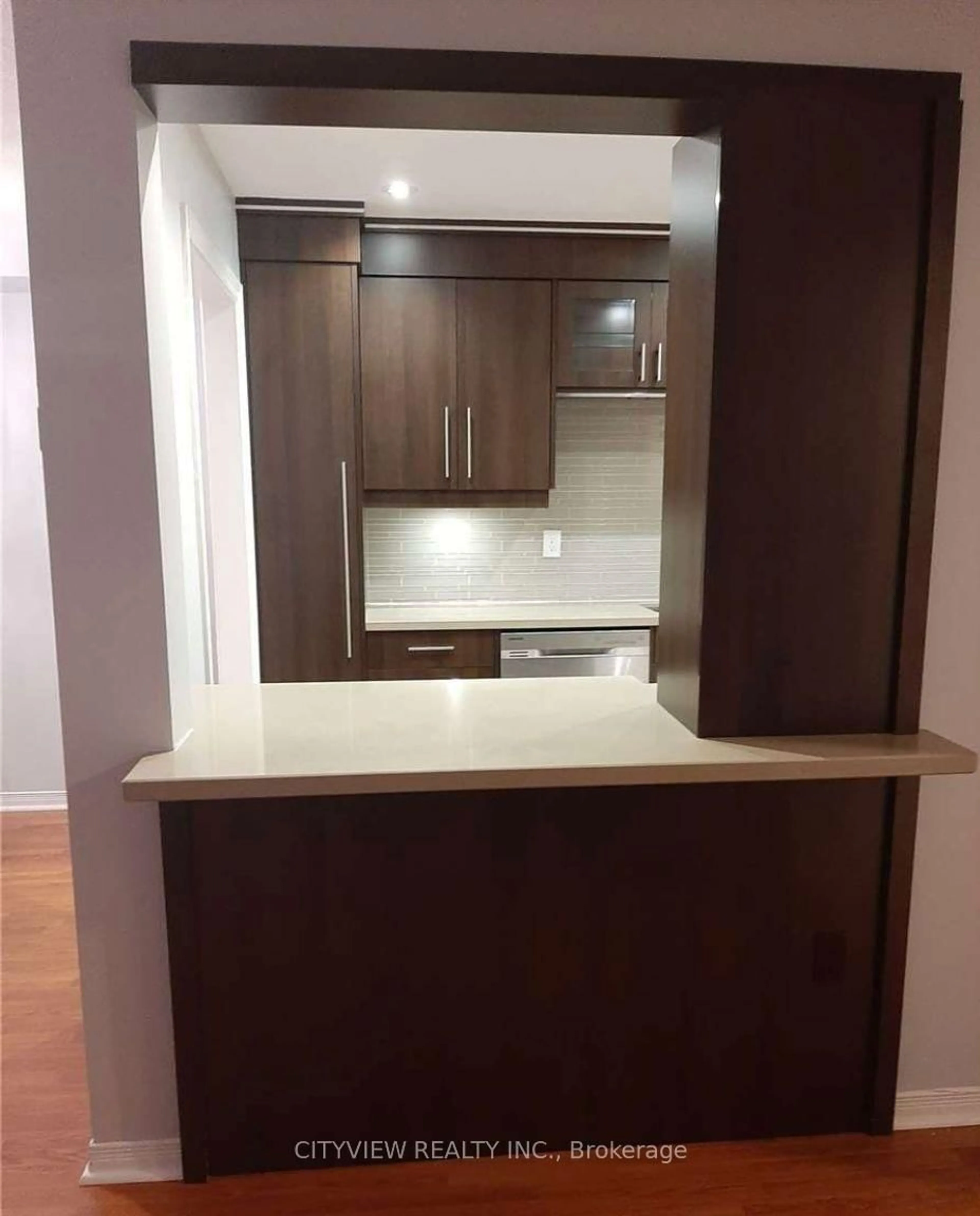 Standard kitchen, wood/laminate floor for 2140 Oakpoint Rd, Oakville Ontario L6M 3N2