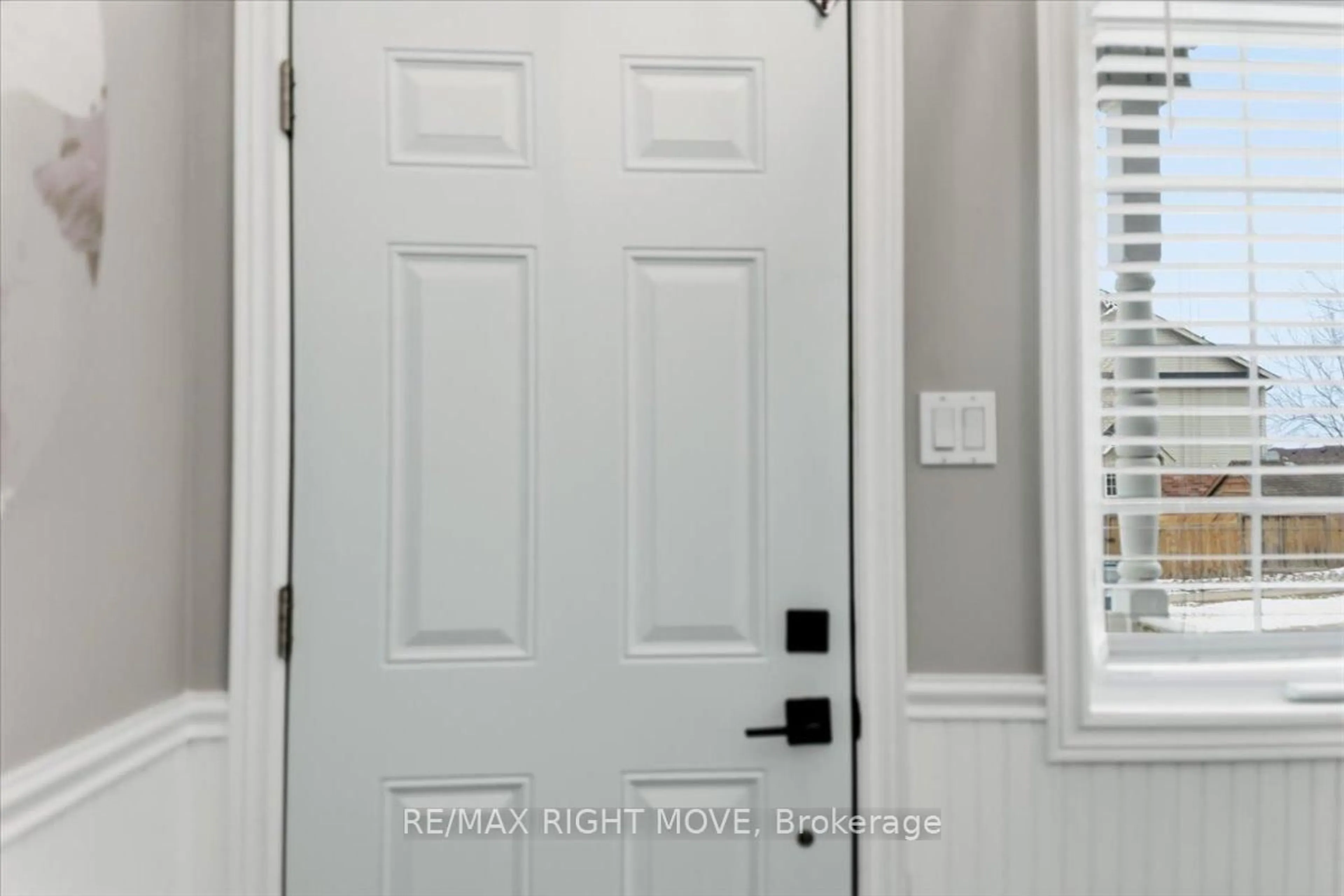 Indoor entryway for 91 Benjamin Cres, Orangeville Ontario L9W 5J3