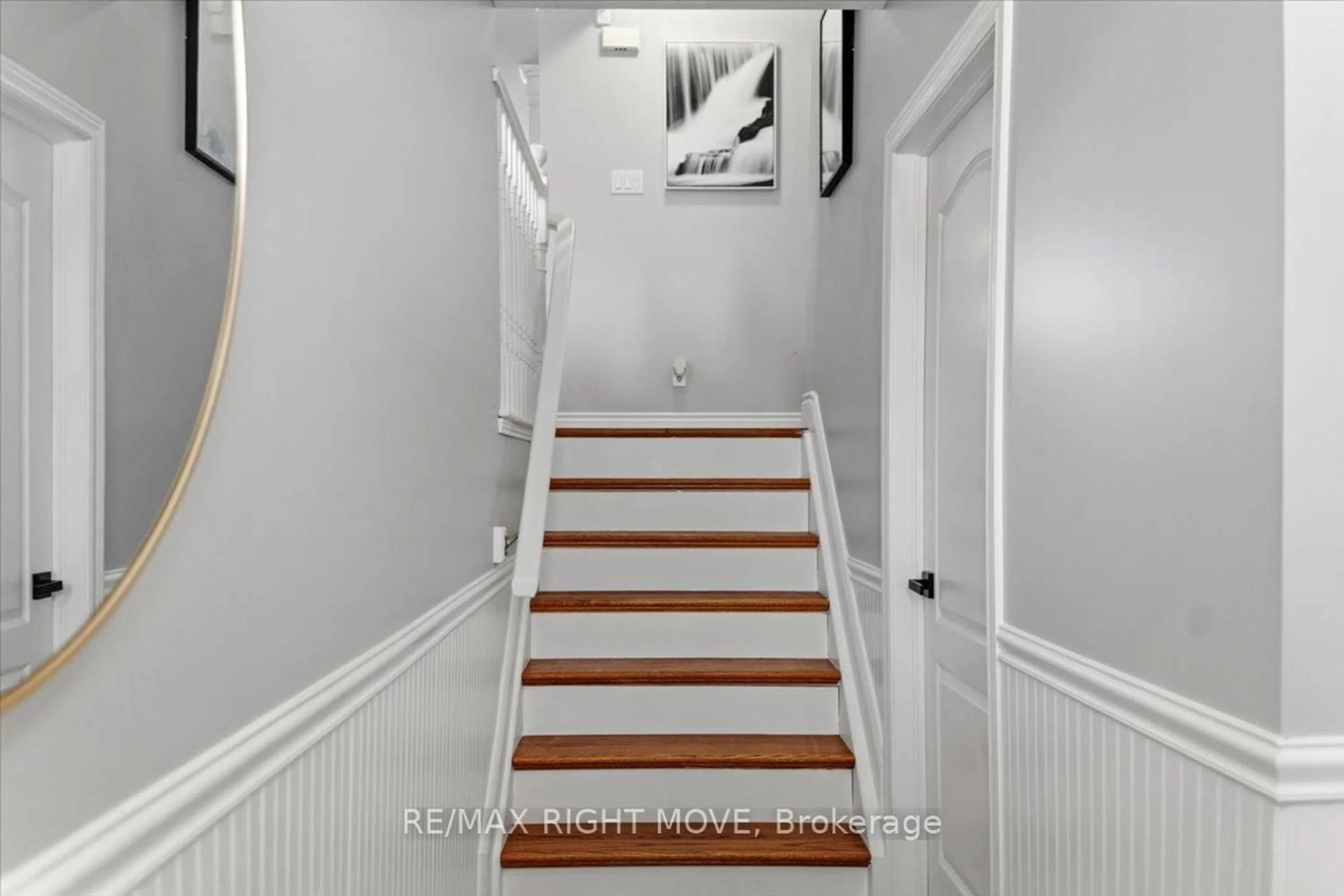 Stairs for 91 Benjamin Cres, Orangeville Ontario L9W 5J3