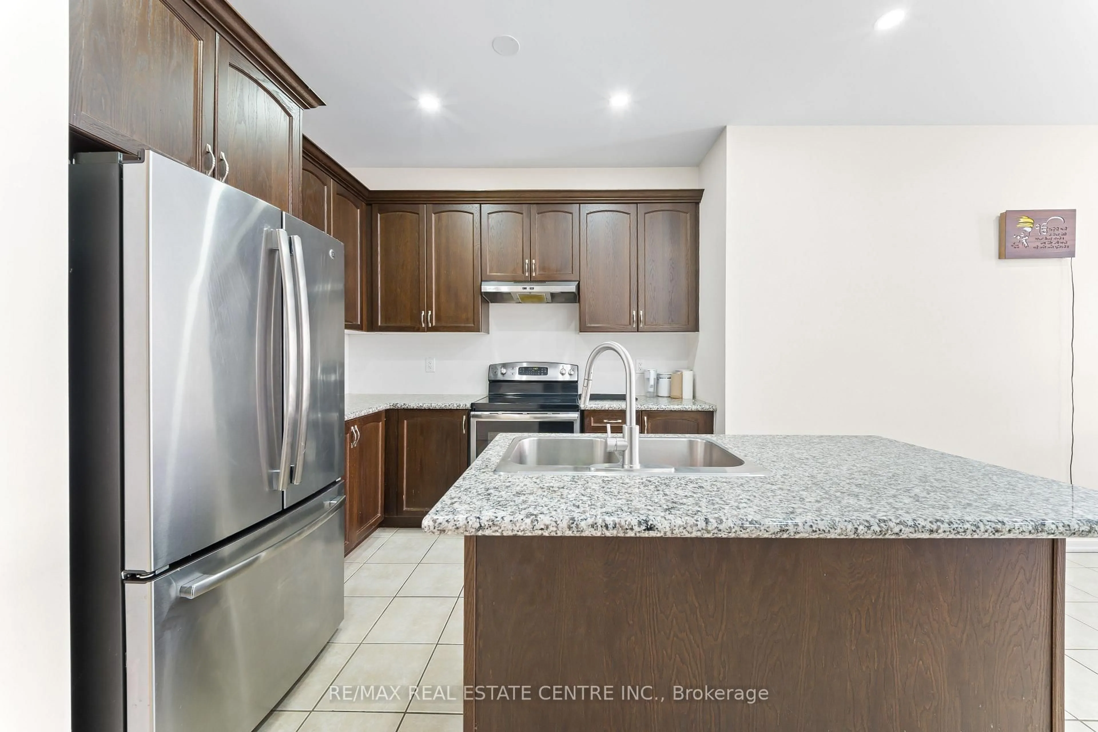 Standard kitchen, ceramic/tile floor for 74 Ivor Cres, Brampton Ontario L7A 4L7