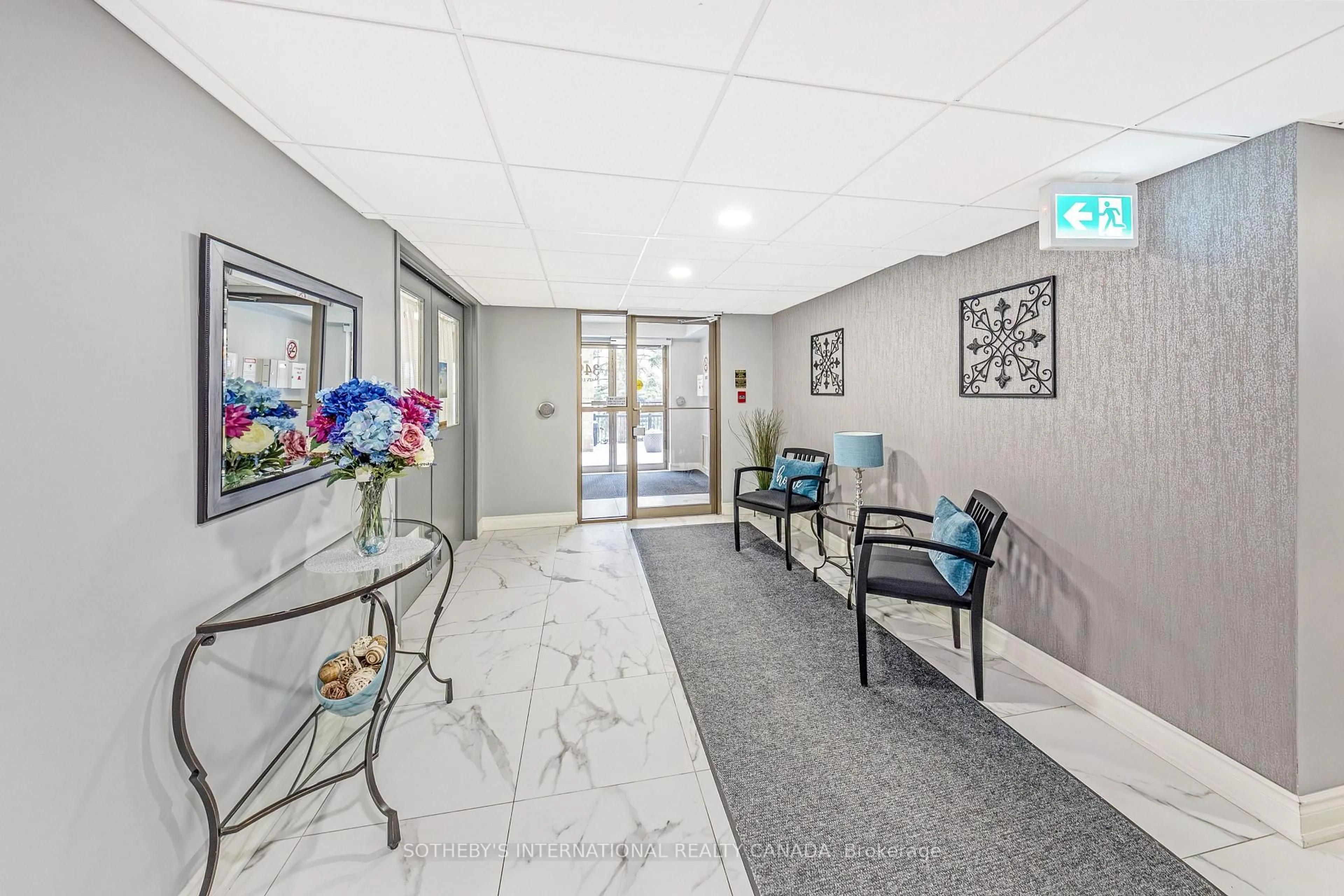 Indoor foyer for 3499 Upper Middle Rd #410, Burlington Ontario L7M 4M7