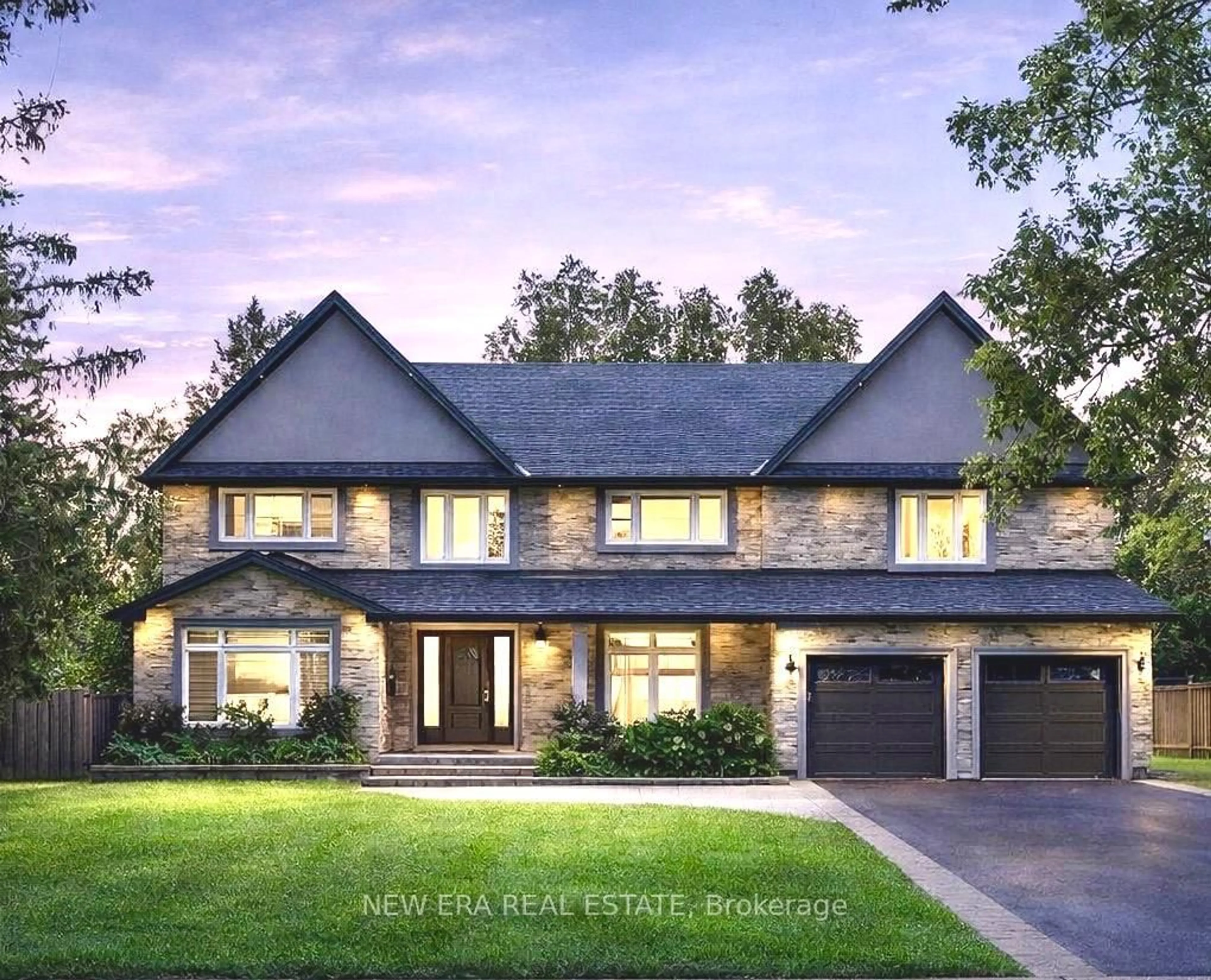 Home with brick exterior material, street for 2068 Mississauga Rd, Mississauga Ontario L5H 2K6