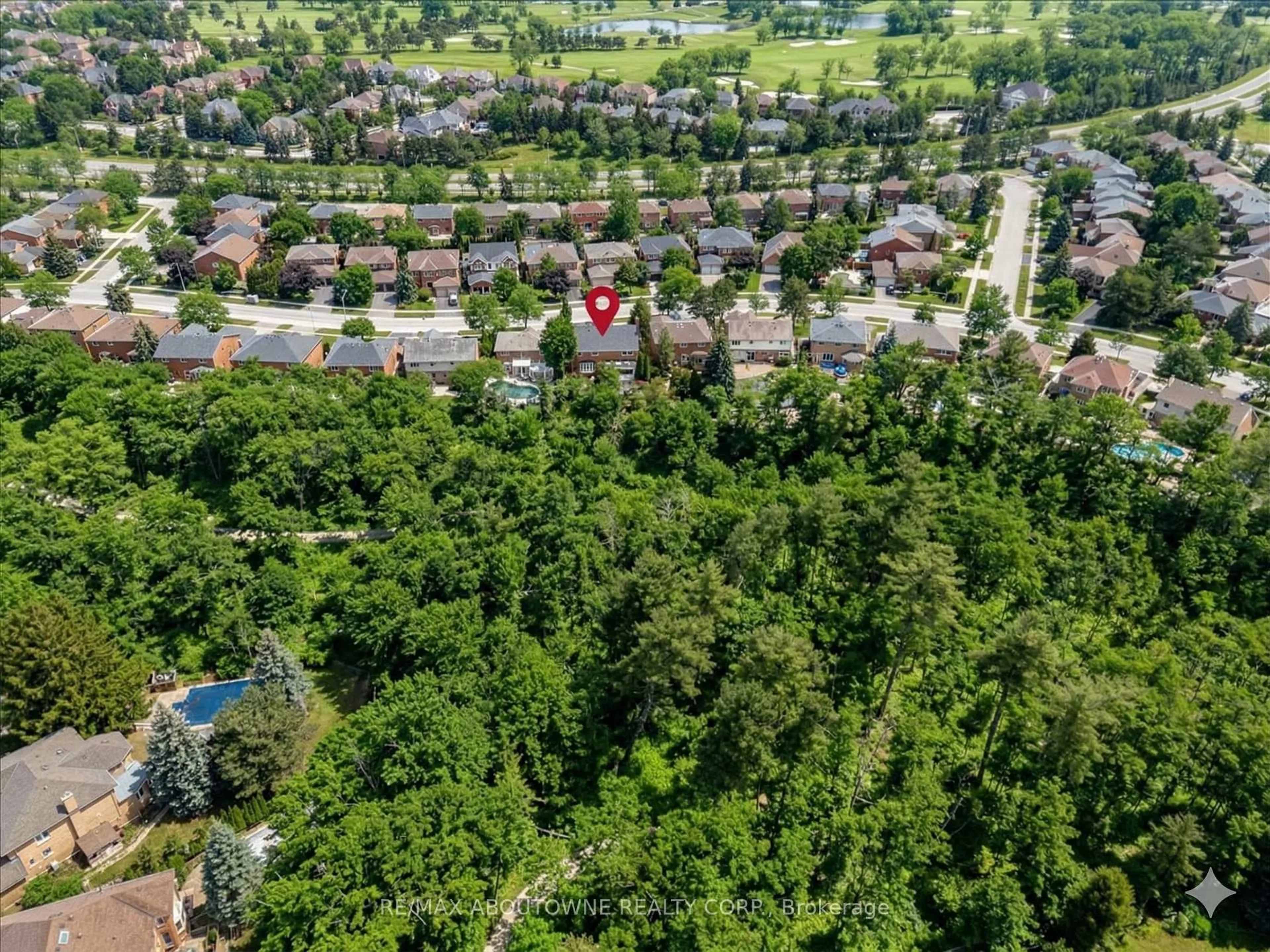 A pic from outside/outdoor area/front of a property/back of a property/a pic from drone, forest/trees view for 1320 Monks Passage, Oakville Ontario L6M 1J5