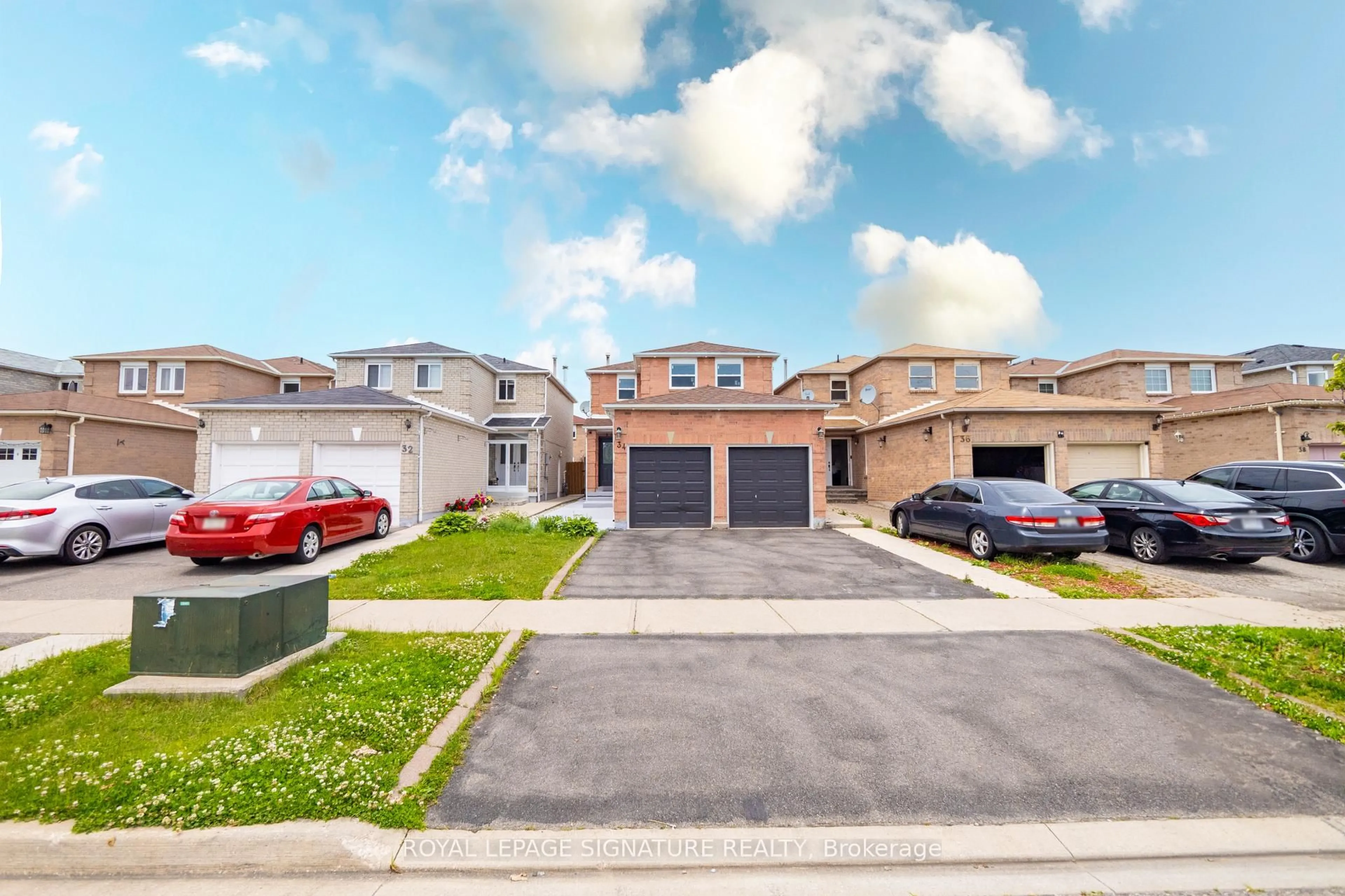 A pic from outside/outdoor area/front of a property/back of a property/a pic from drone, street for 34 Meadowlark Dr, Brampton Ontario L6Y 4A7