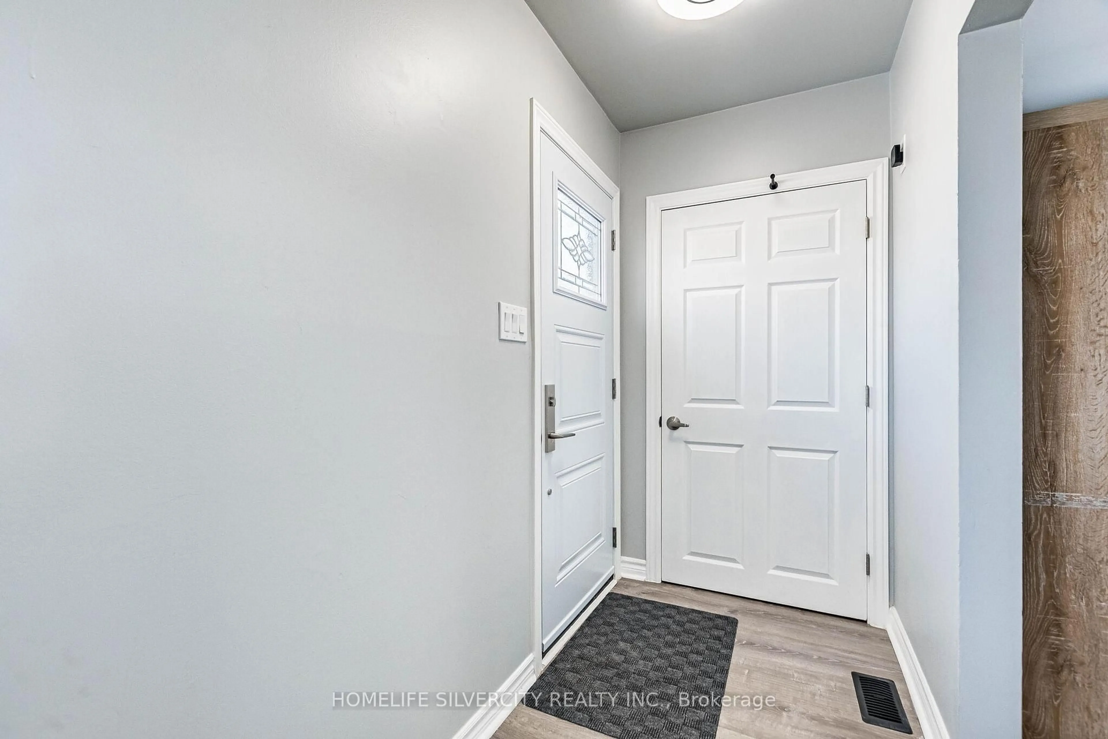 Indoor entryway for 19 Garfield Cres, Brampton Ontario L6V 1V7