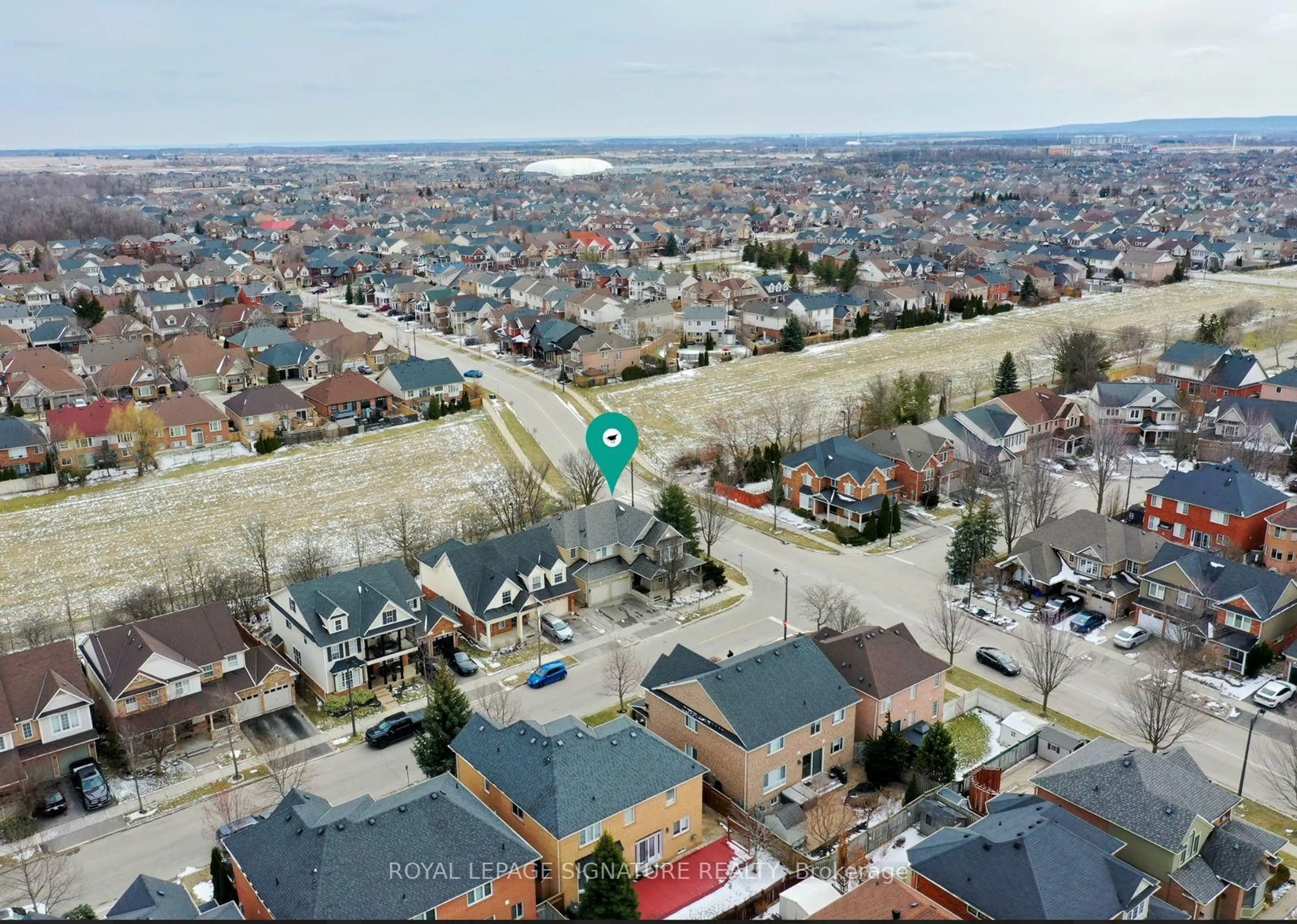 A pic from outside/outdoor area/front of a property/back of a property/a pic from drone, street for 1667 Dempsey Cres, Milton Ontario L9T 5M5
