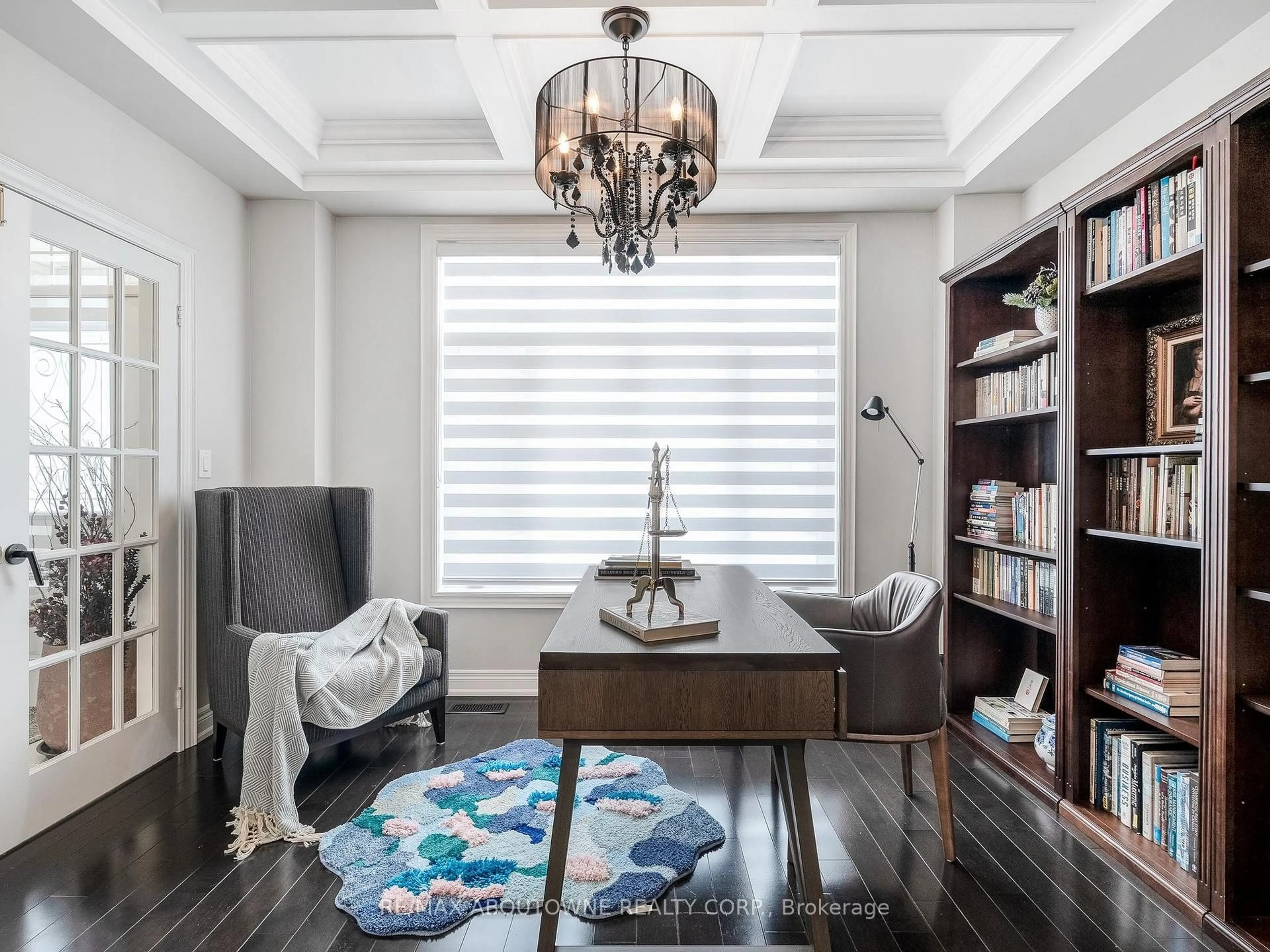 Living room with furniture, wood/laminate floor for 591 Hidden Trail, Oakville Ontario L6M 0N3