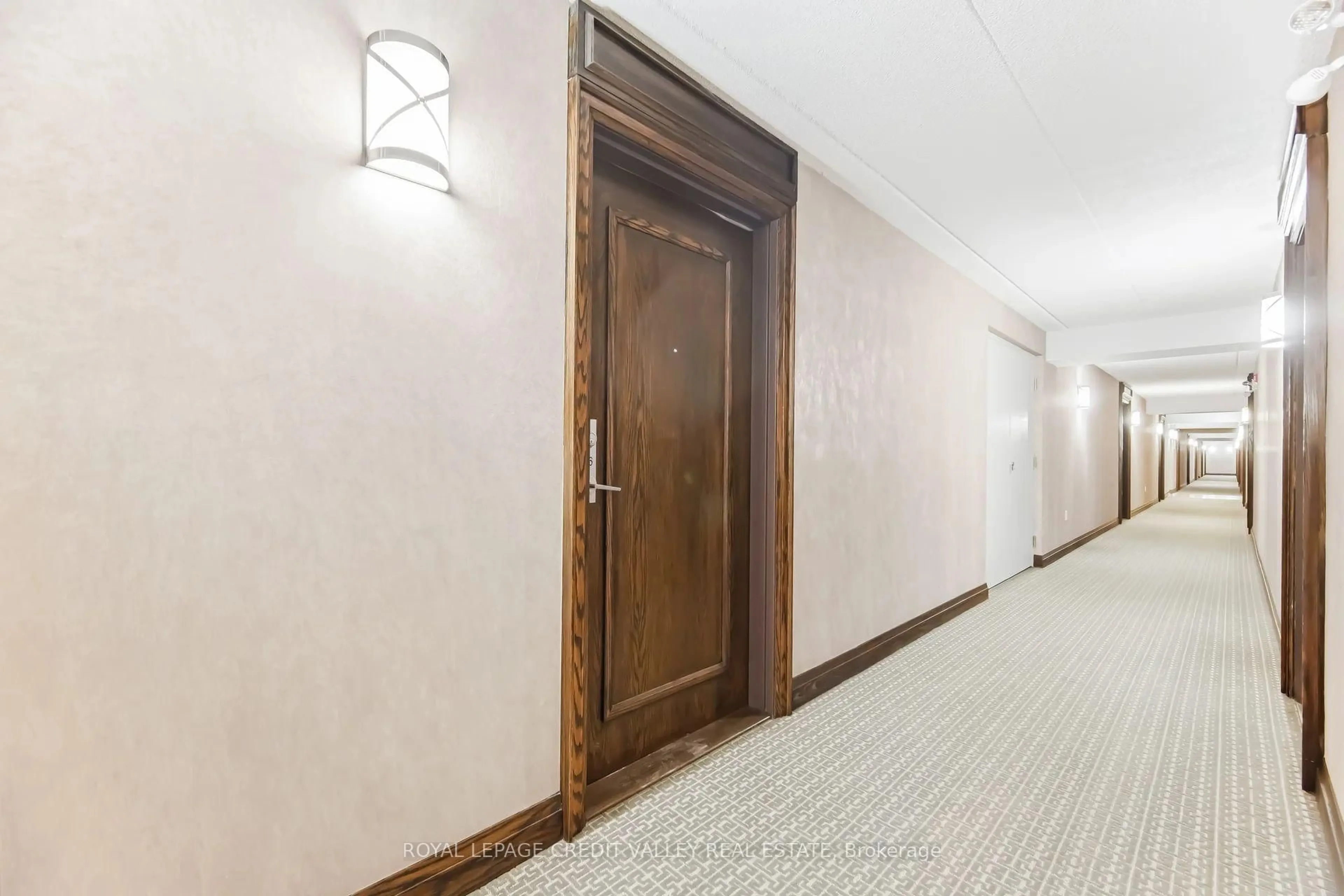 Indoor foyer for 30 Via Rosedale, Brampton Ontario L6R 3Z9