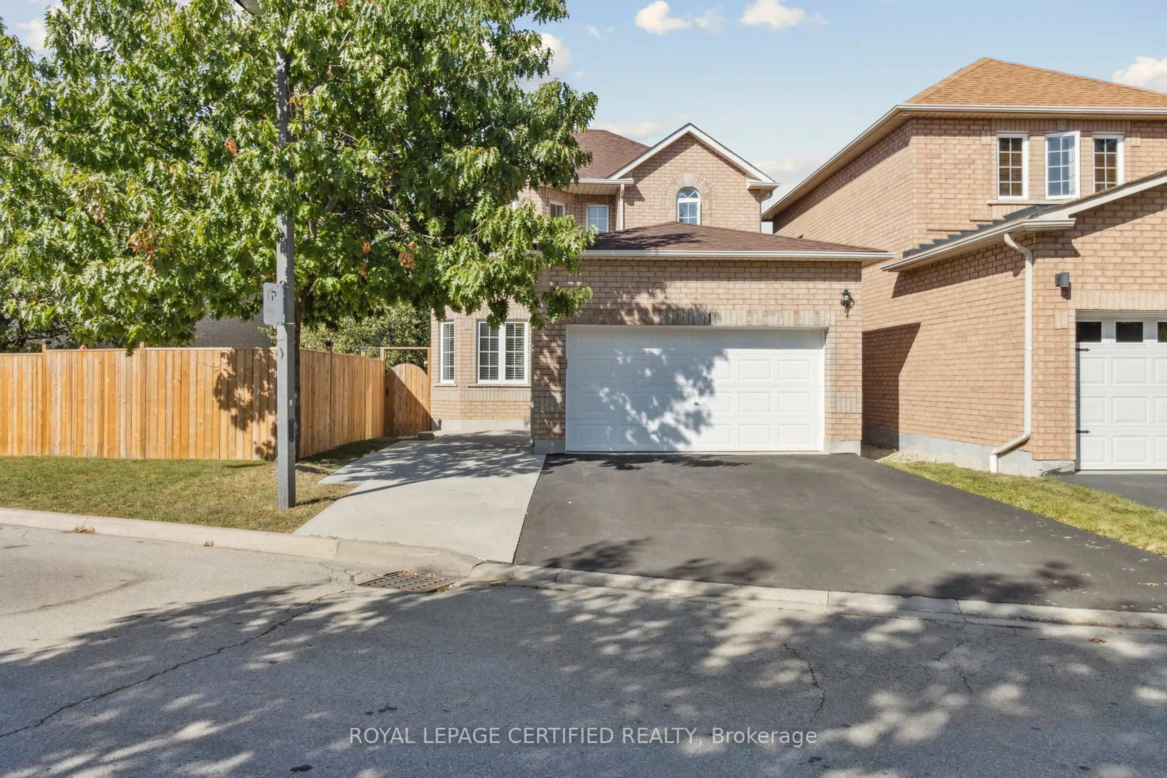 A pic from outside/outdoor area/front of a property/back of a property/a pic from drone, street for 530 Driftcurrent Dr #1, Mississauga Ontario L4Z 4G2