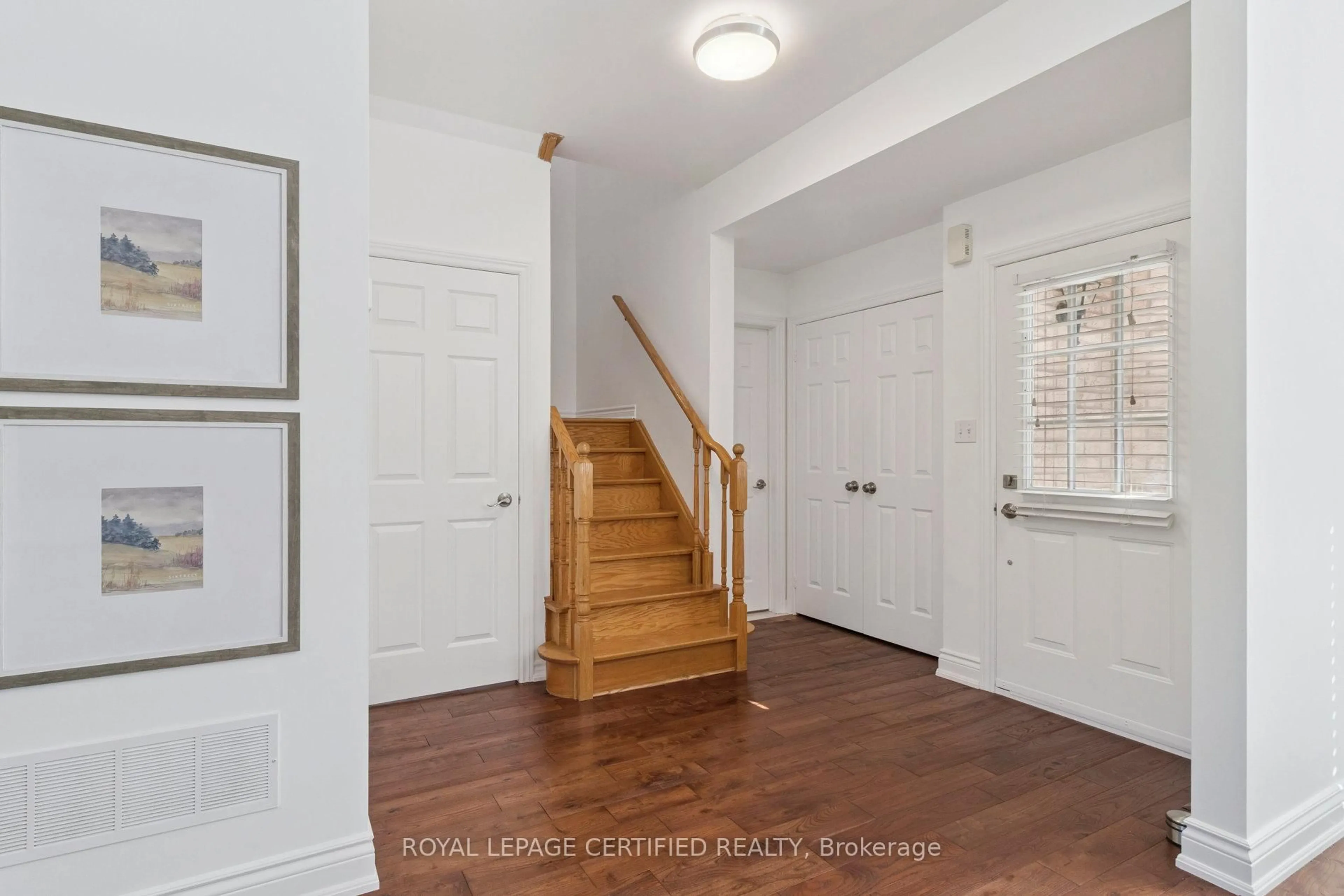 Indoor entryway for 530 Driftcurrent Dr #1, Mississauga Ontario L4Z 4G2