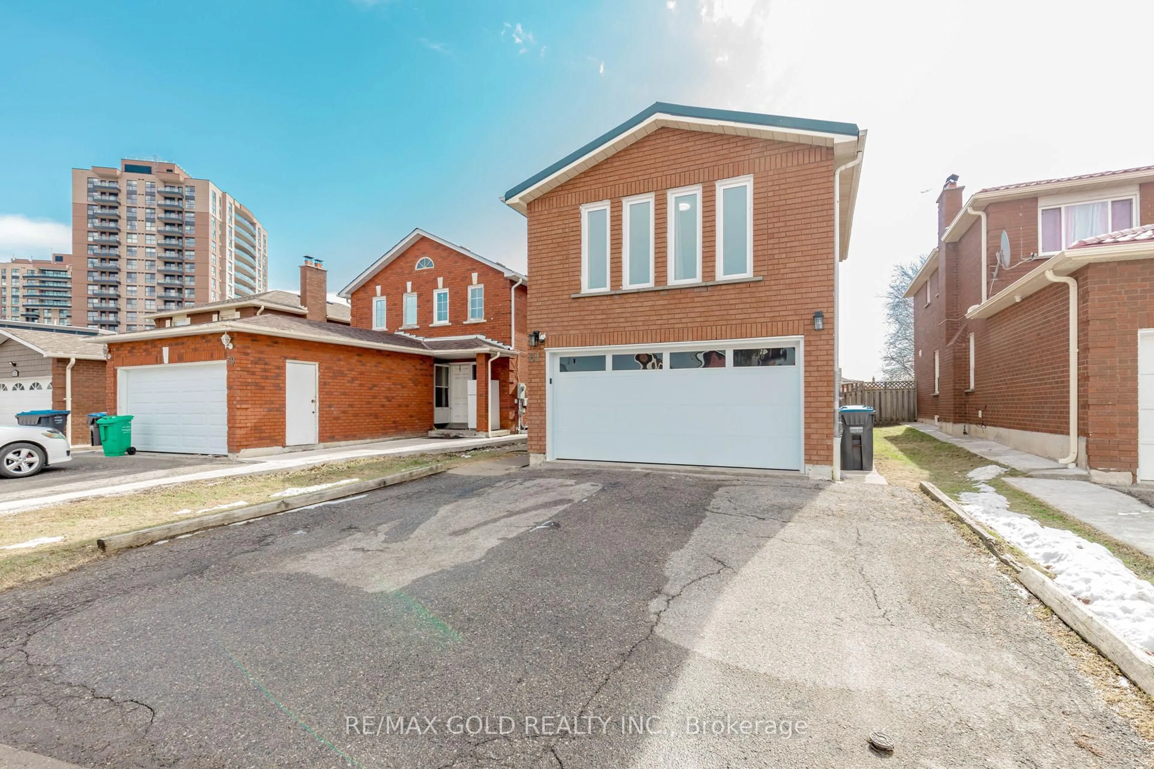 Home with brick exterior material, street for 61 Kingknoll Dr, Brampton Ontario L6Y 3G6