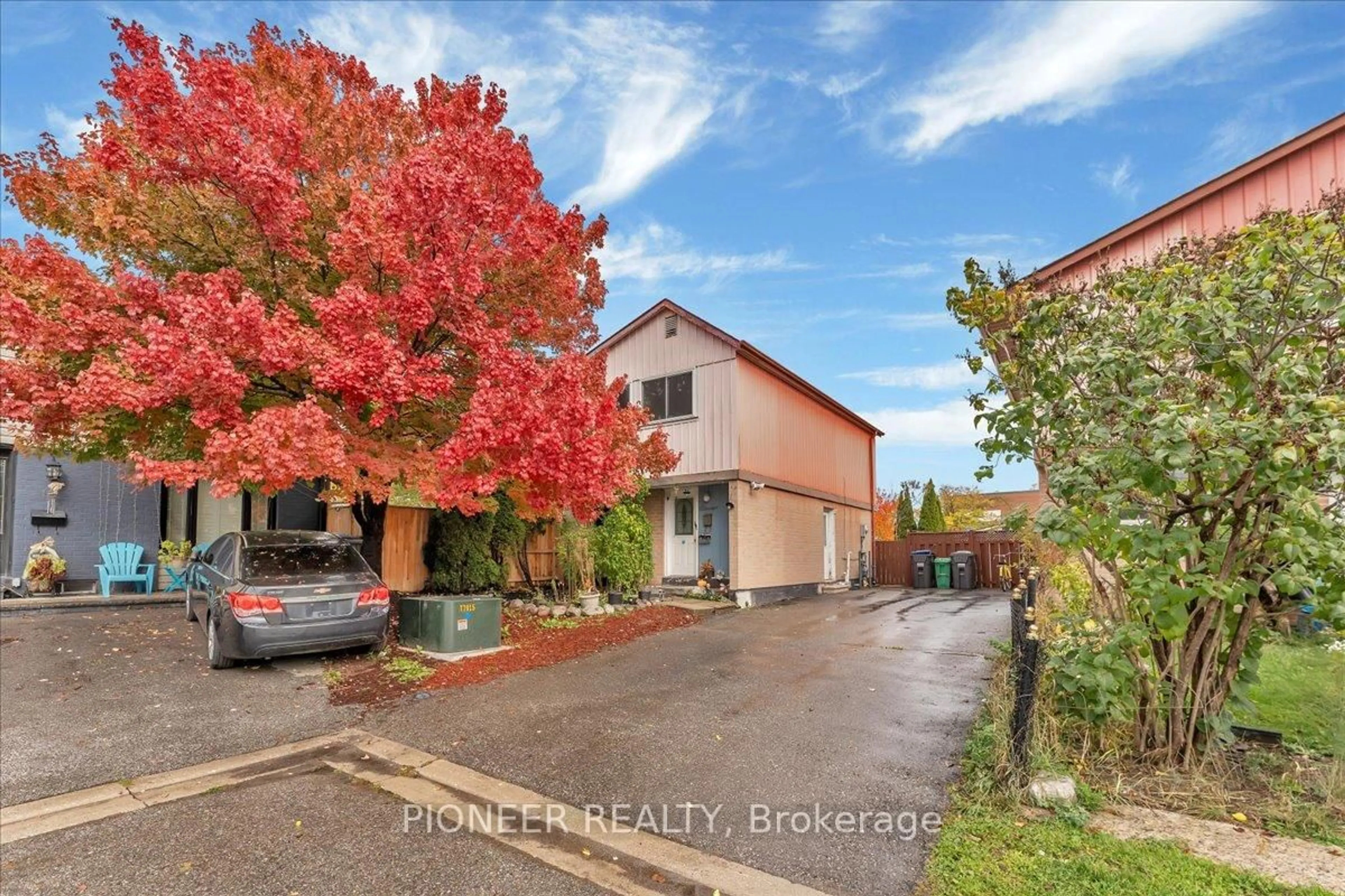 A pic from outside/outdoor area/front of a property/back of a property/a pic from drone, street for 11 Great Oak Crt, Brampton Ontario L6S 2J9