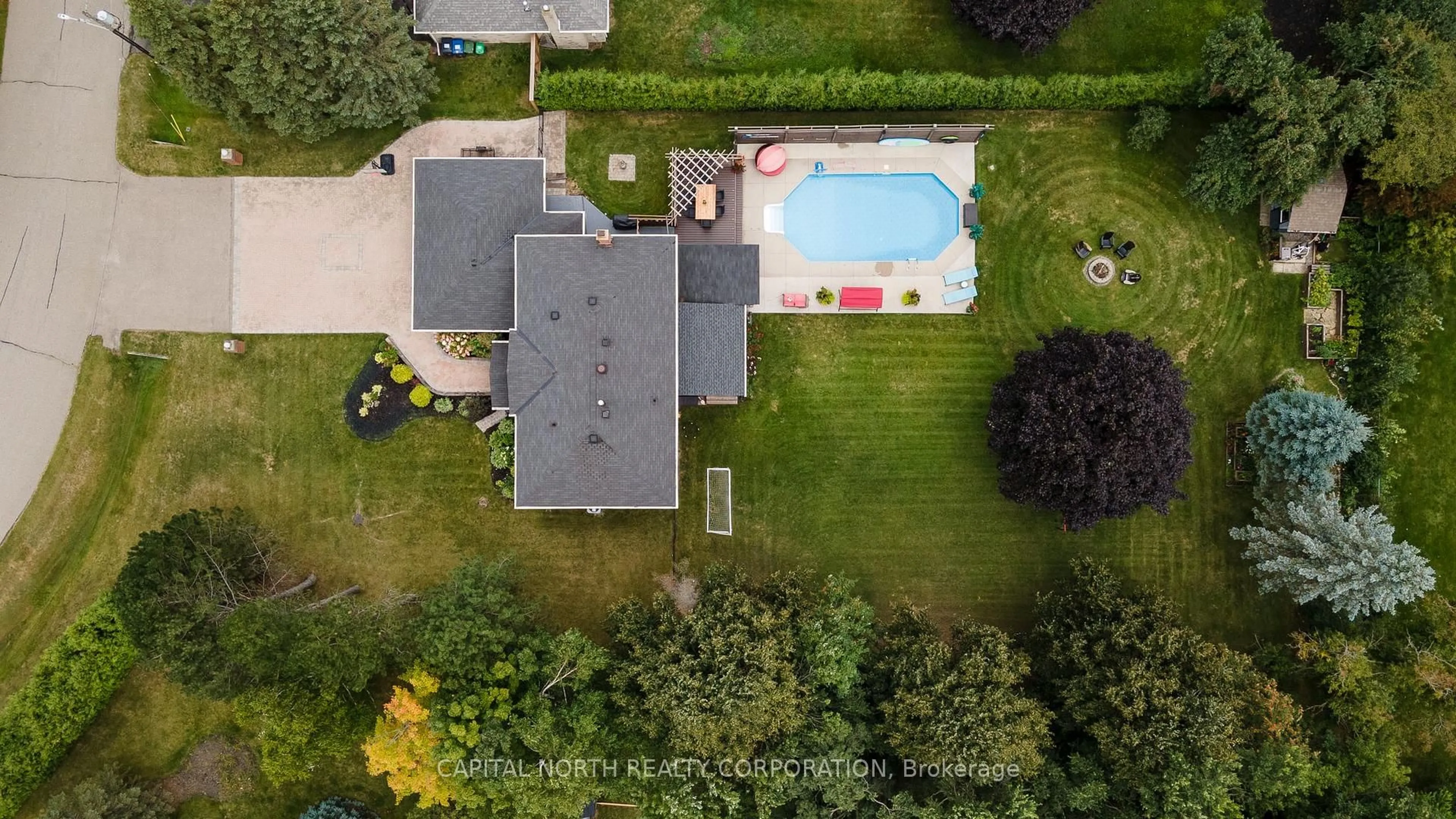 A pic from outside/outdoor area/front of a property/back of a property/a pic from drone, unknown for 29 Hayleyvale Rd, Caledon Ontario L7K 0X5