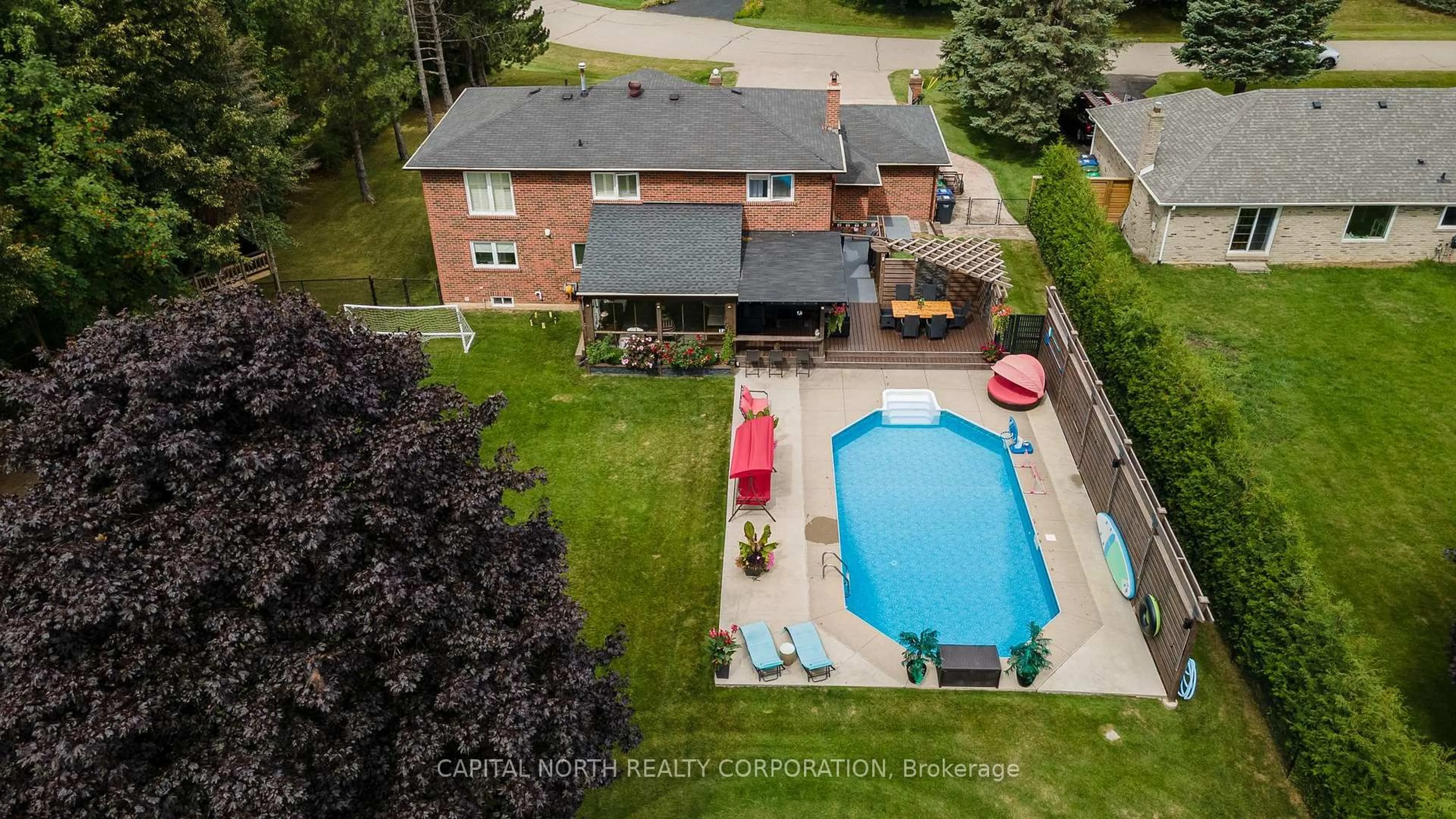 A pic from outside/outdoor area/front of a property/back of a property/a pic from drone, street for 29 Hayleyvale Rd, Caledon Ontario L7K 0X5