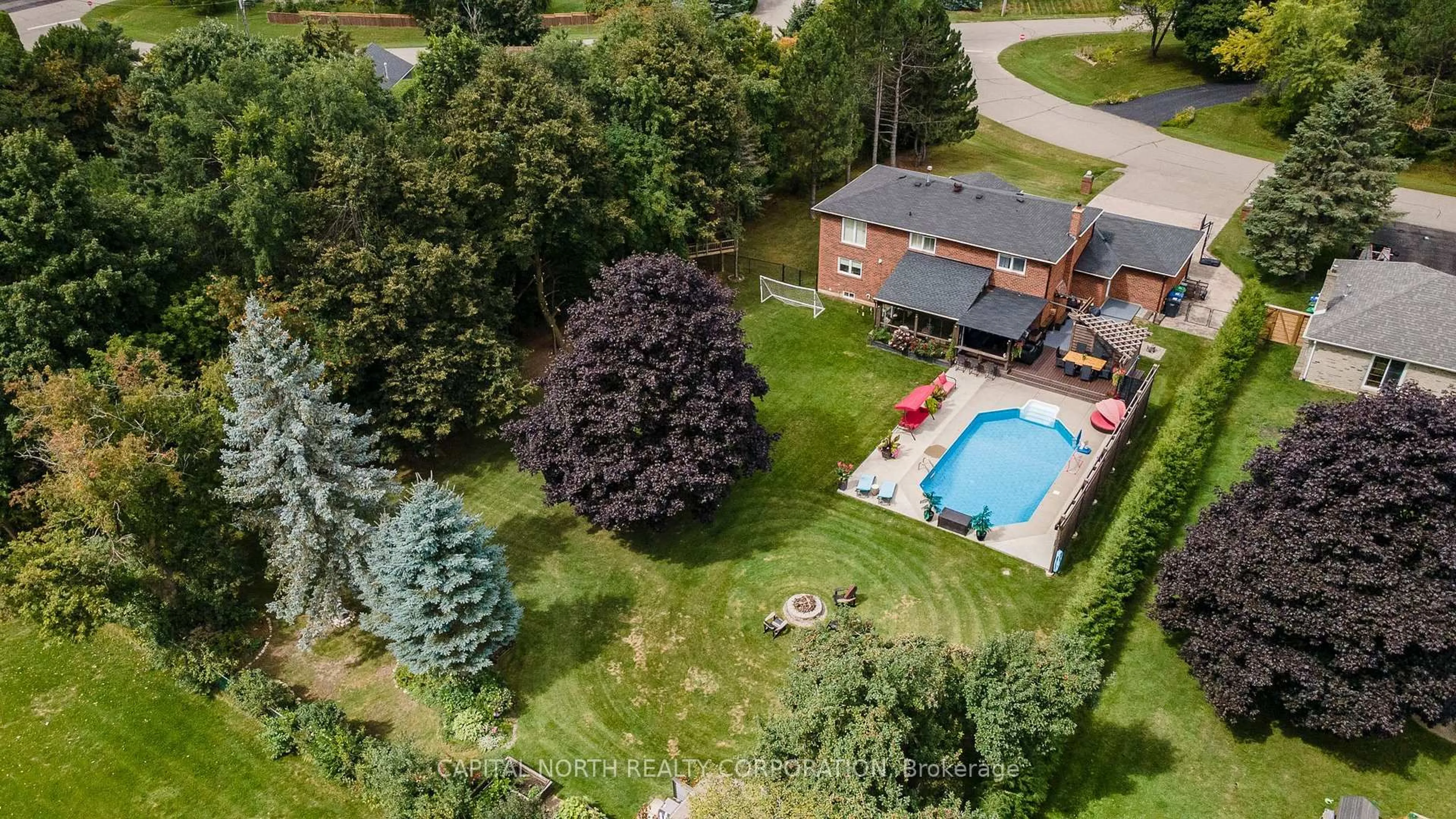 A pic from outside/outdoor area/front of a property/back of a property/a pic from drone, unknown for 29 Hayleyvale Rd, Caledon Ontario L7K 0X5