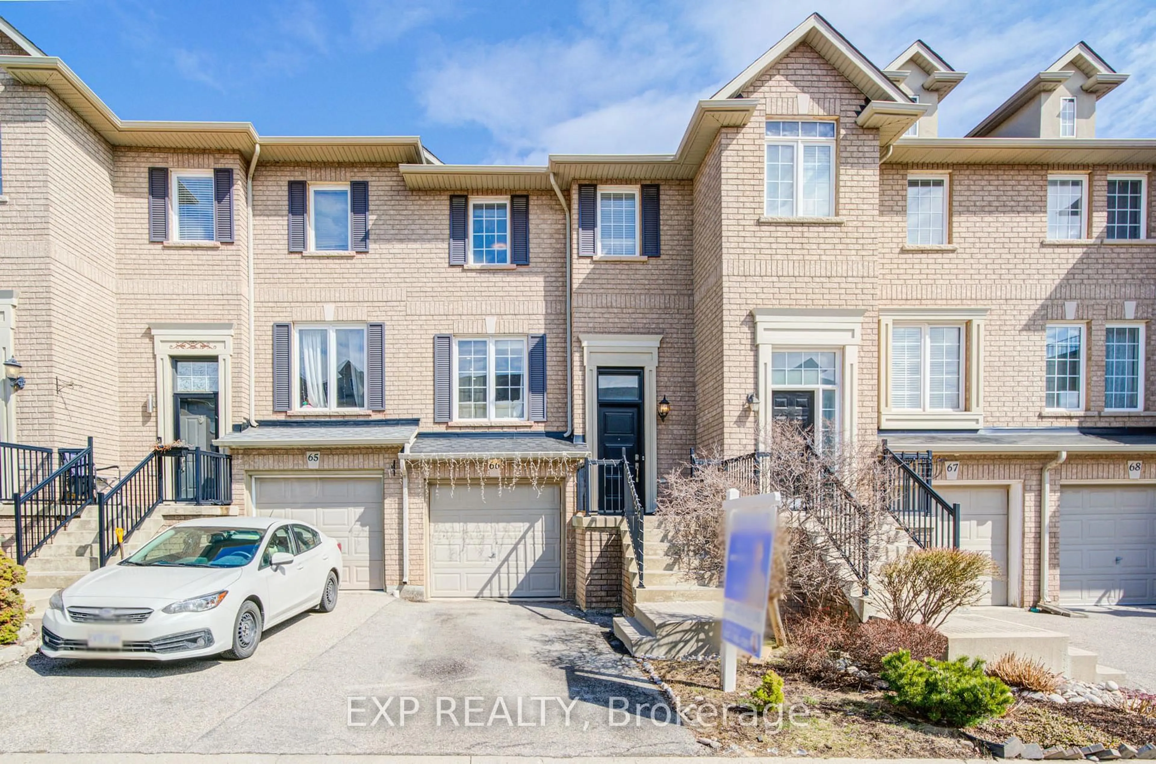 A pic from outside/outdoor area/front of a property/back of a property/a pic from drone, street for 2280 Baronwood Dr #66, Oakville Ontario L6M 4Z5