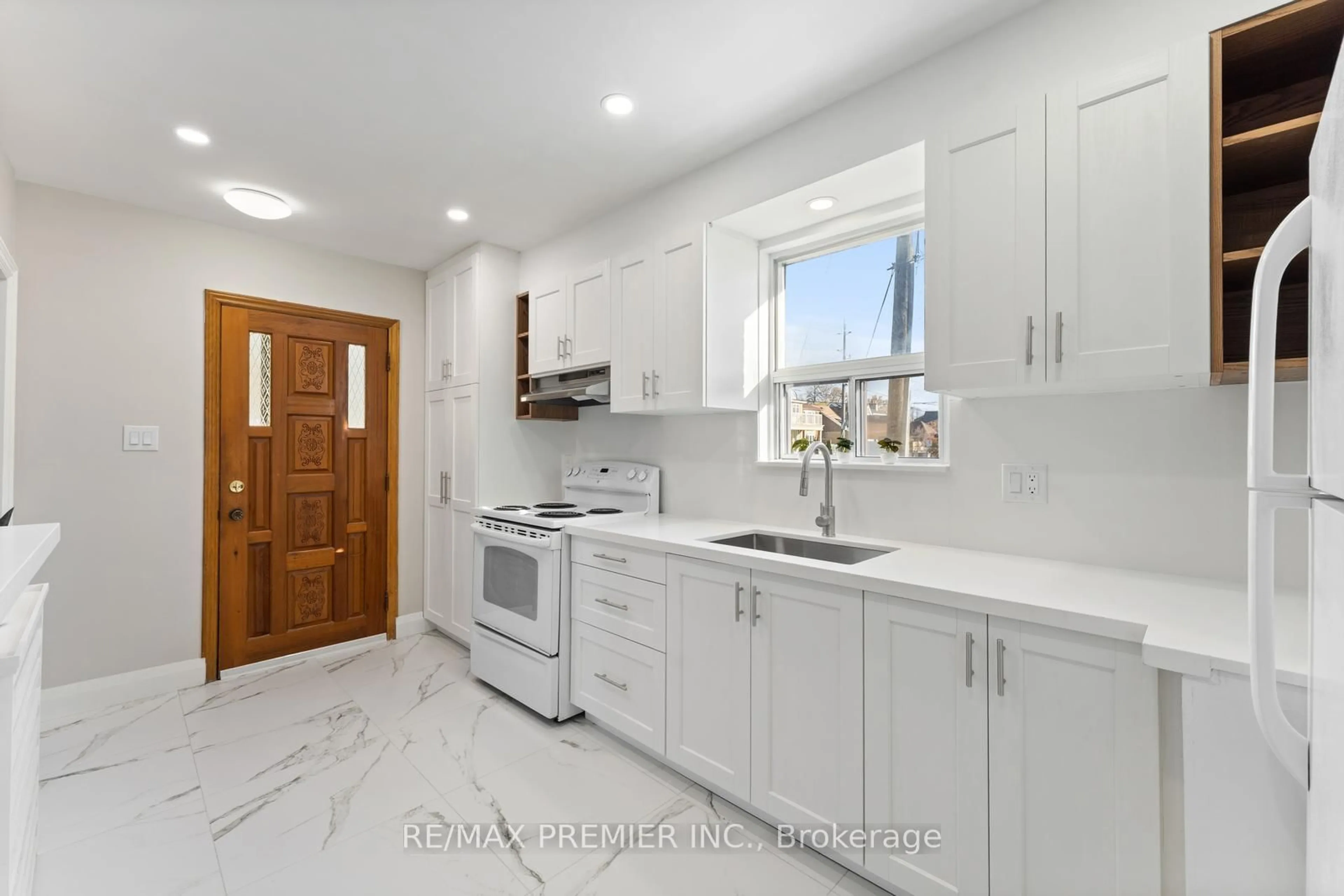 Open concept kitchen, ceramic/tile floor for 1013 Briar Hill Ave, Toronto Ontario M6B 1M6