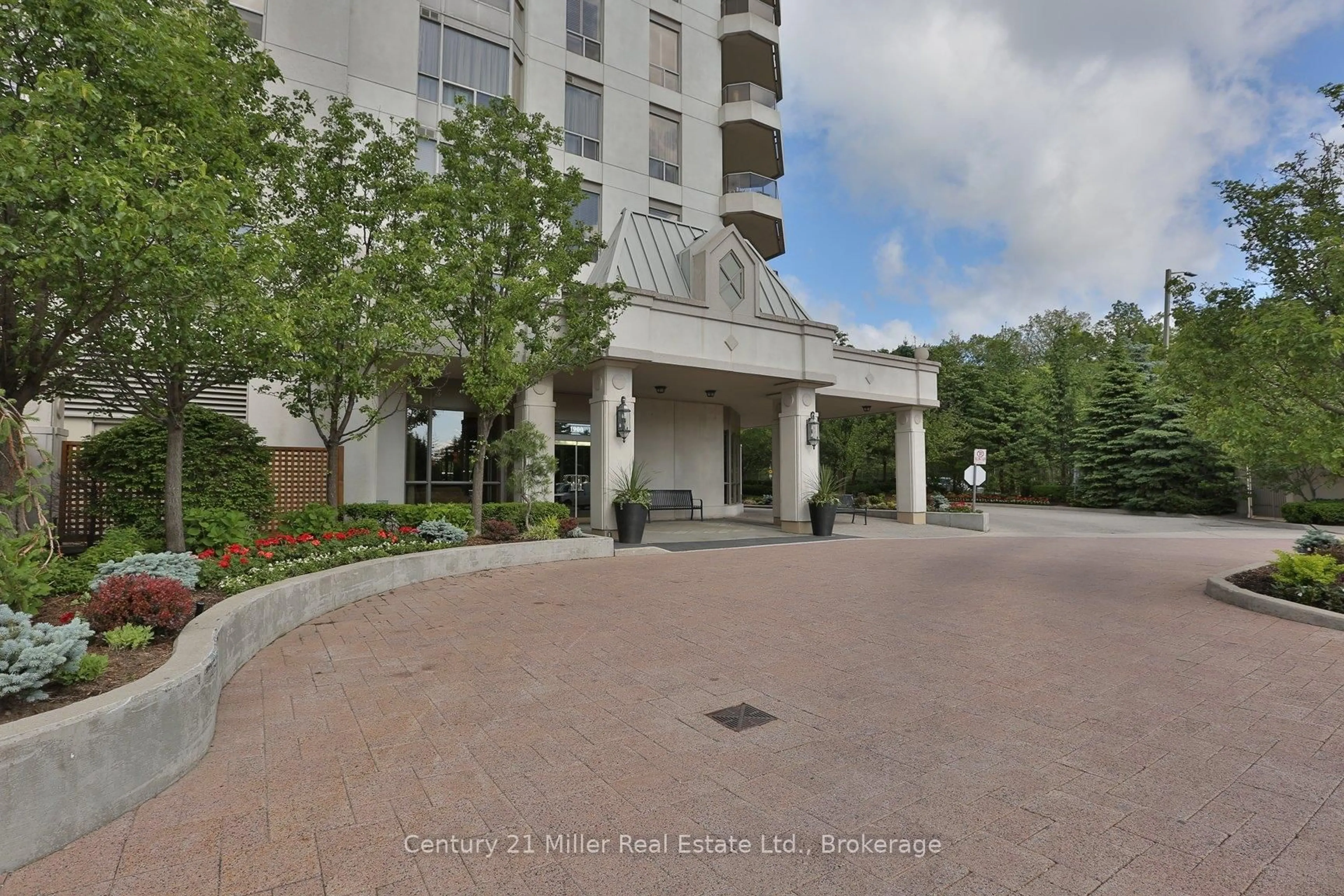Indoor foyer for 1900 The Collegeway #706, Mississauga Ontario L5L 5Y8